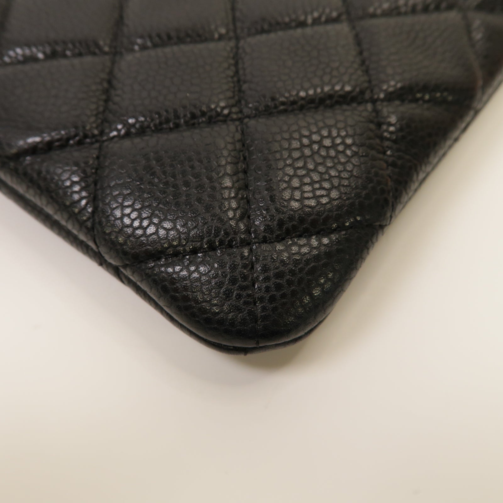 CHANEL 菱格Caviar皮革Pouch/Clutch金扣手拿包黑色
