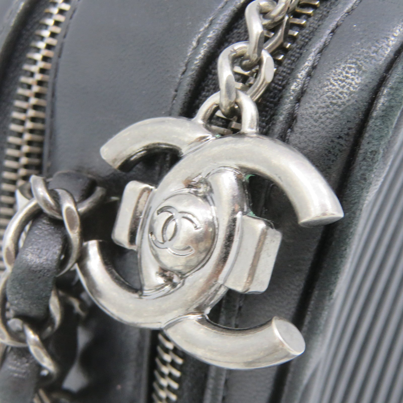 CHANEL 菱格羊皮皮革Chain Shoulder Bag银扣链带肩背袋黑色