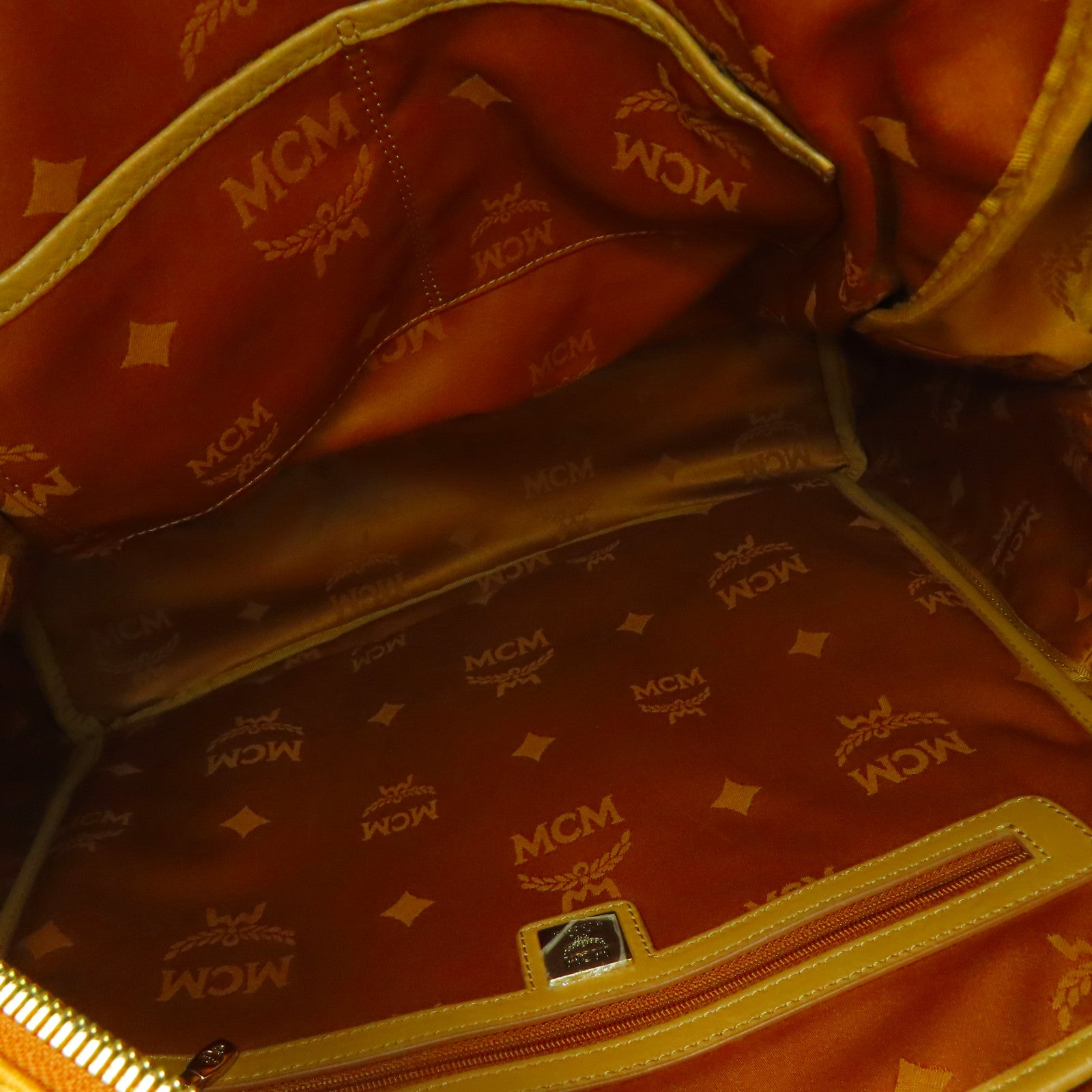 MCM 牛皮皮革Backpack金扣背包啡色