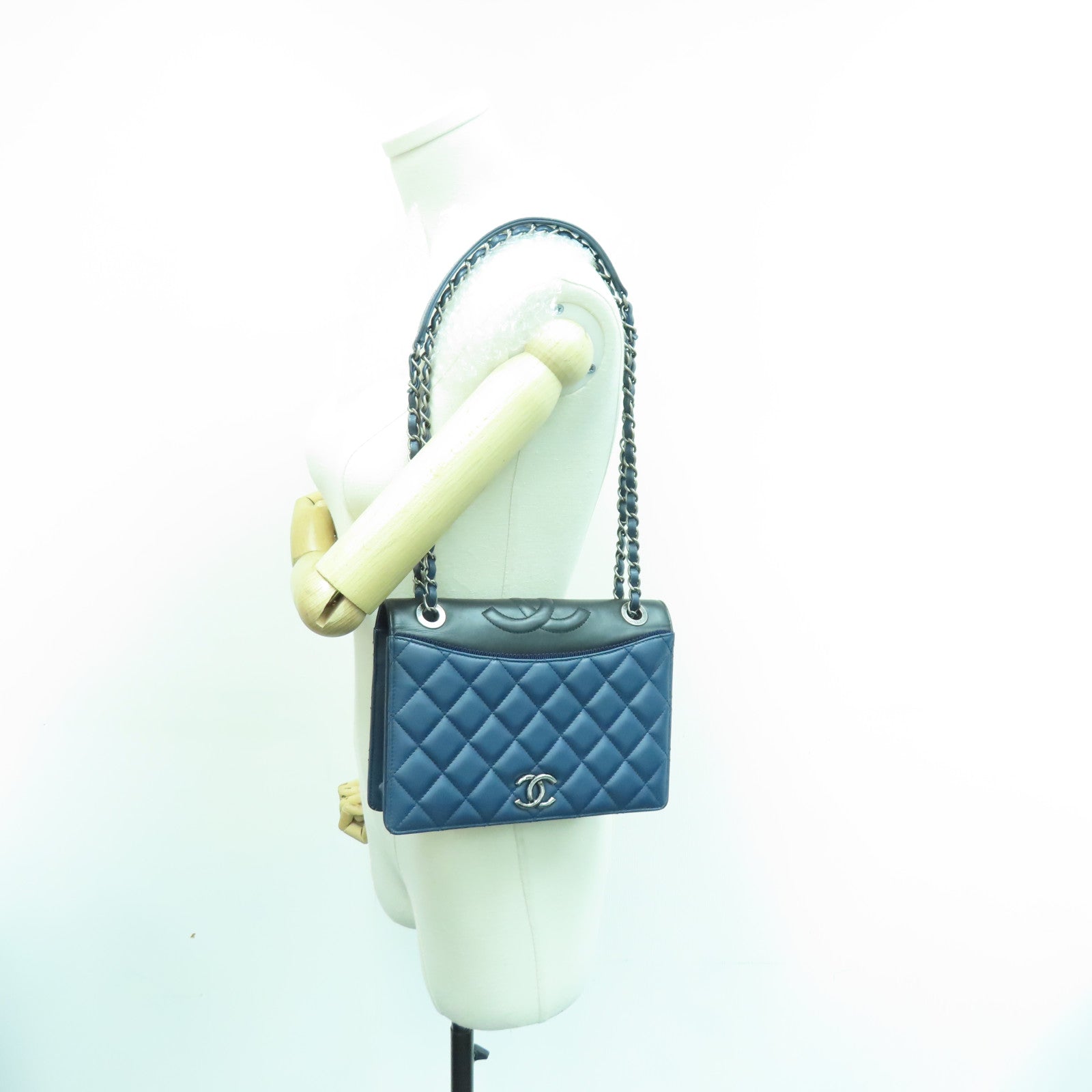 CHANEL rhombus sheepskin leather Shoulder Bag silver buckle chain shoulder bag blue