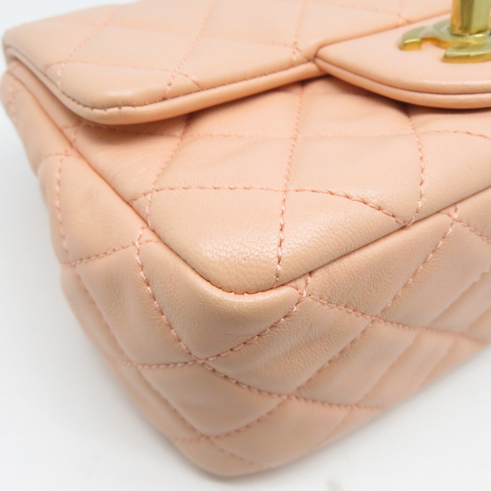 CHANEL 菱格羊皮皮革Chain Shoulder金扣鏈帶肩背袋鮭魚粉紅色