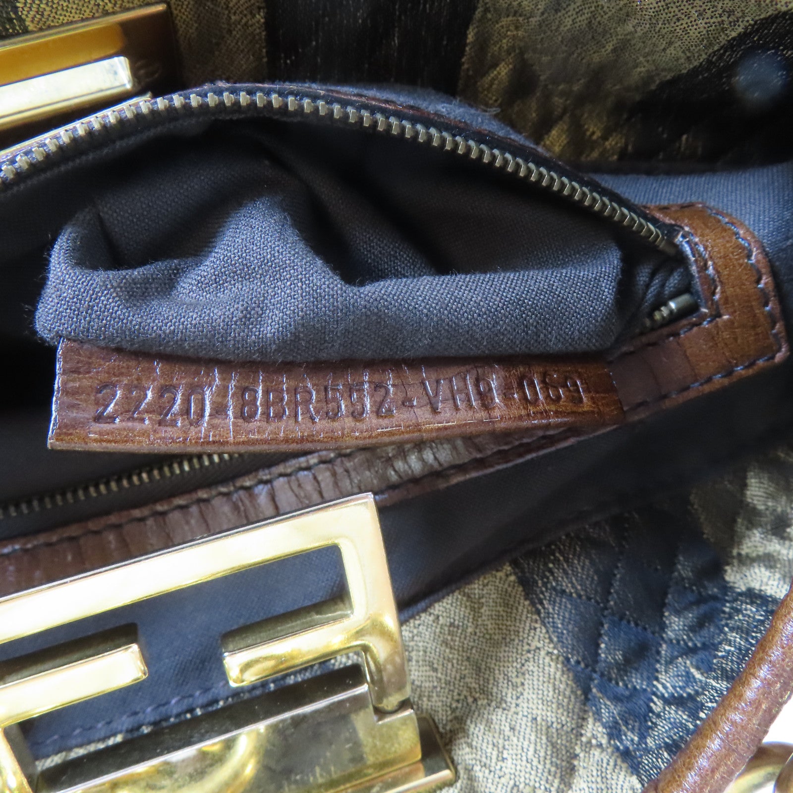 FENDI 帆布Shoulder Bag金扣肩背袋啡色