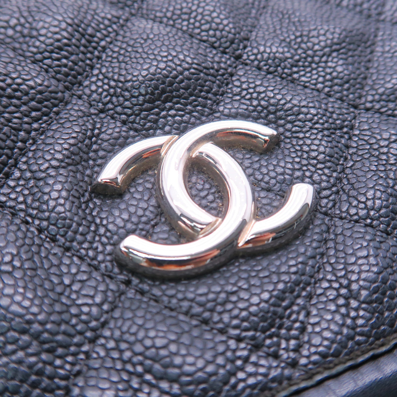 CHANEL 菱格Caviar皮革Chain Shoulder銀扣肩背袋黑色