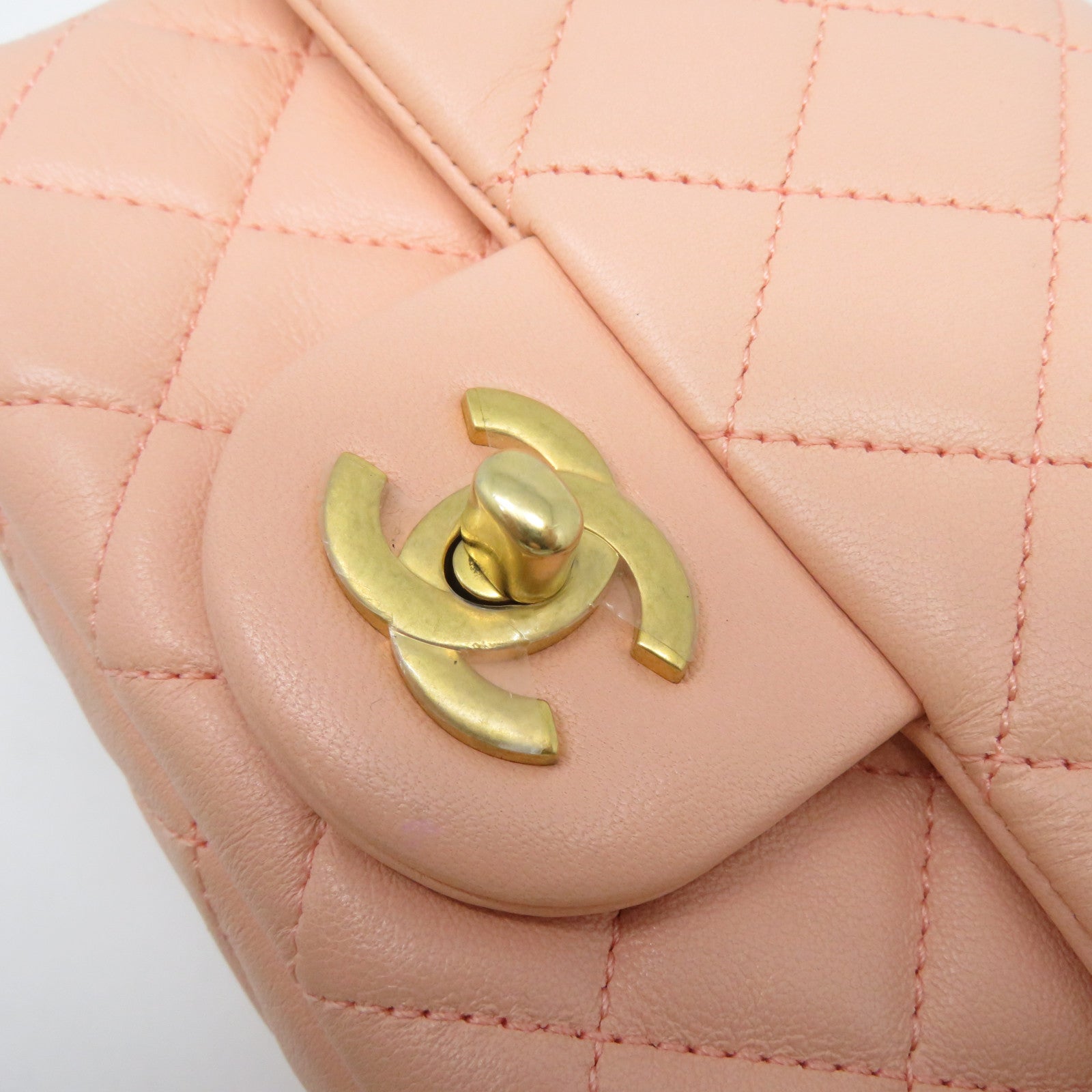 CHANEL 菱格羊皮皮革Chain Shoulder金扣鏈帶肩背袋鮭魚粉紅色