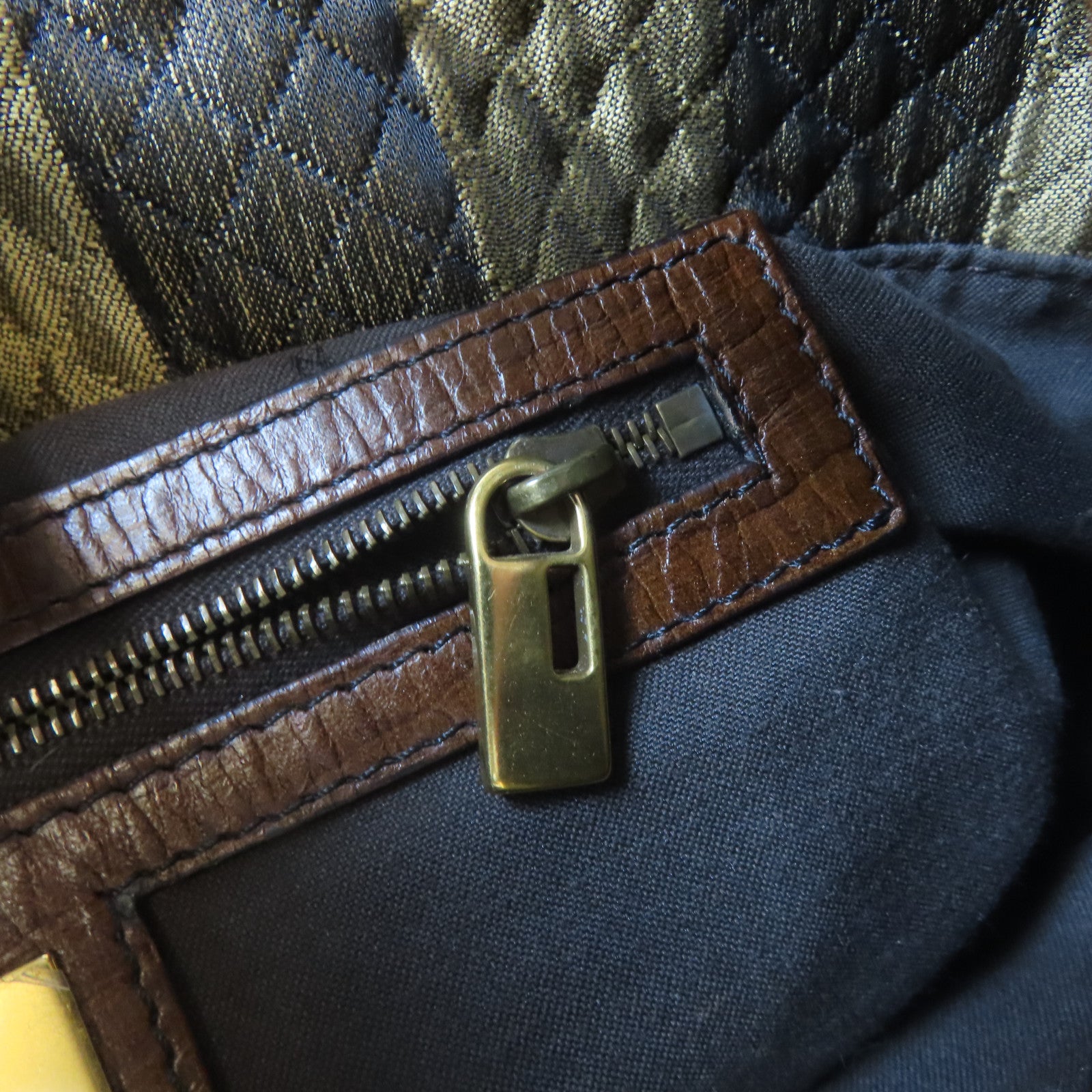 FENDI 帆布Shoulder Bag金扣肩背袋啡色