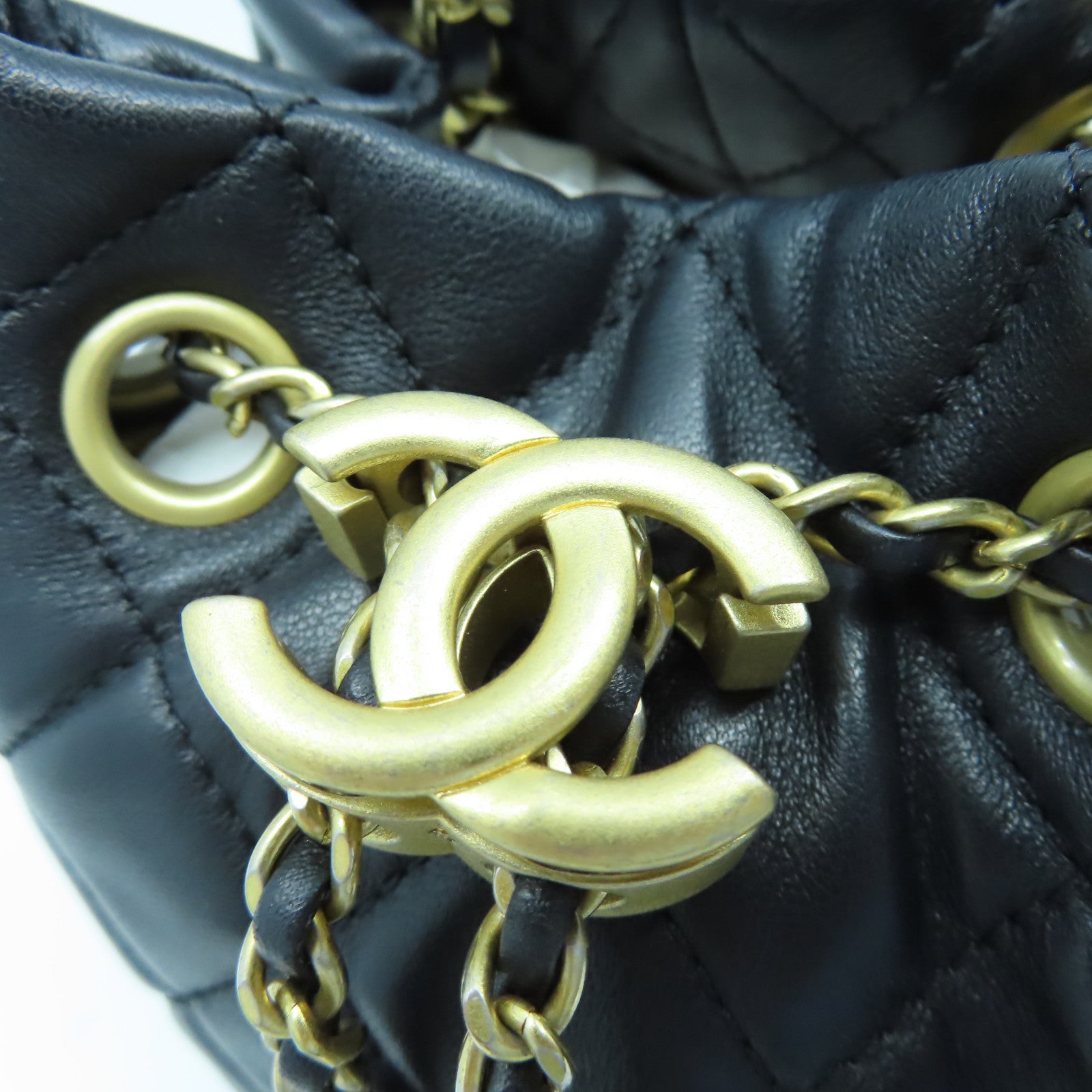CHANEL 菱格羊皮皮革Bucket Bag金扣鏈帶肩背袋黑色