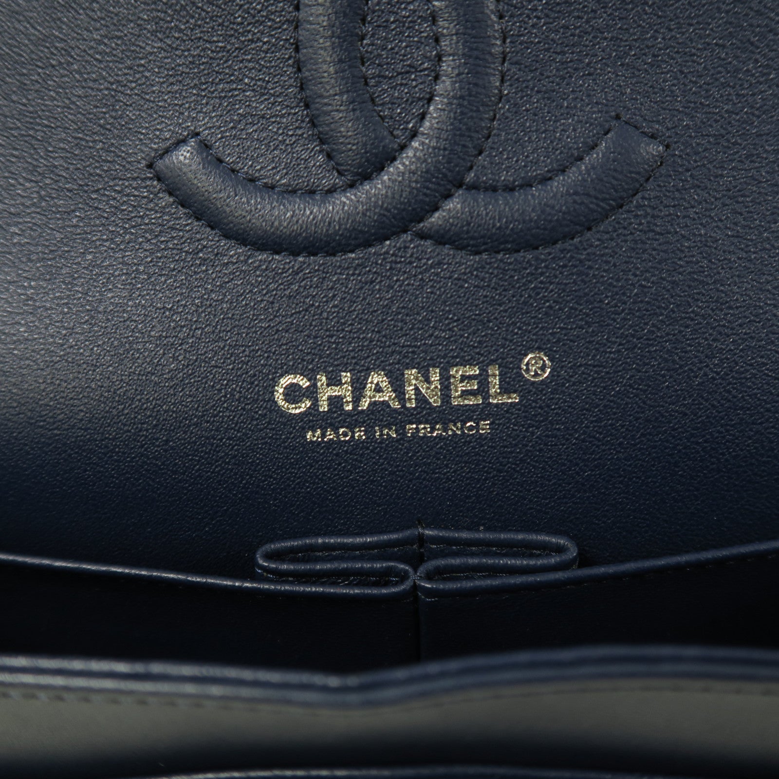 CHANEL 菱格皮革Classic Flap銀扣鏈帶肩背袋深藍色