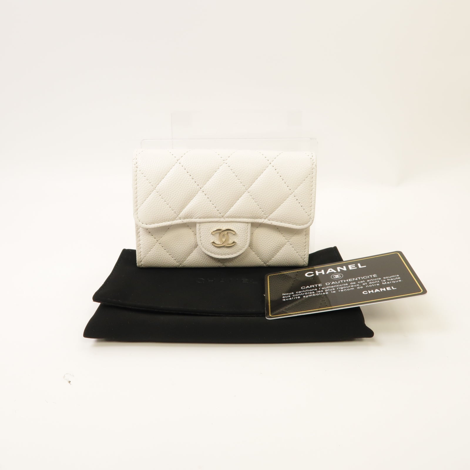 CHANEL 菱格Caviar皮革Card Case金扣卡片套白色