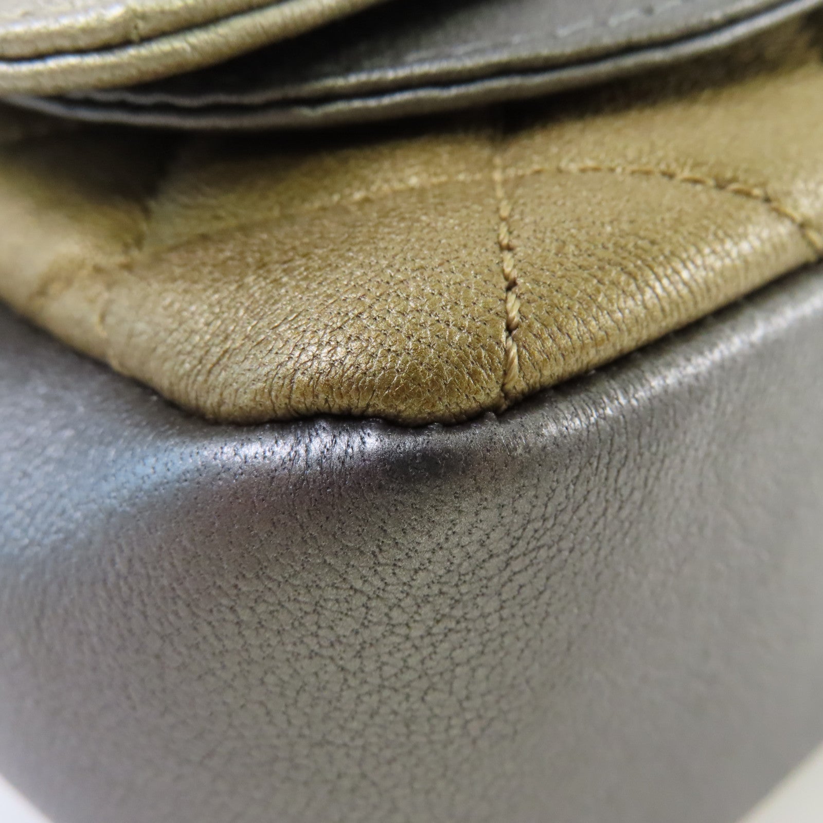 CHANEL 菱格牛皮皮革Camellia Flower Bag金扣鏈帶肩背袋灰色/金色