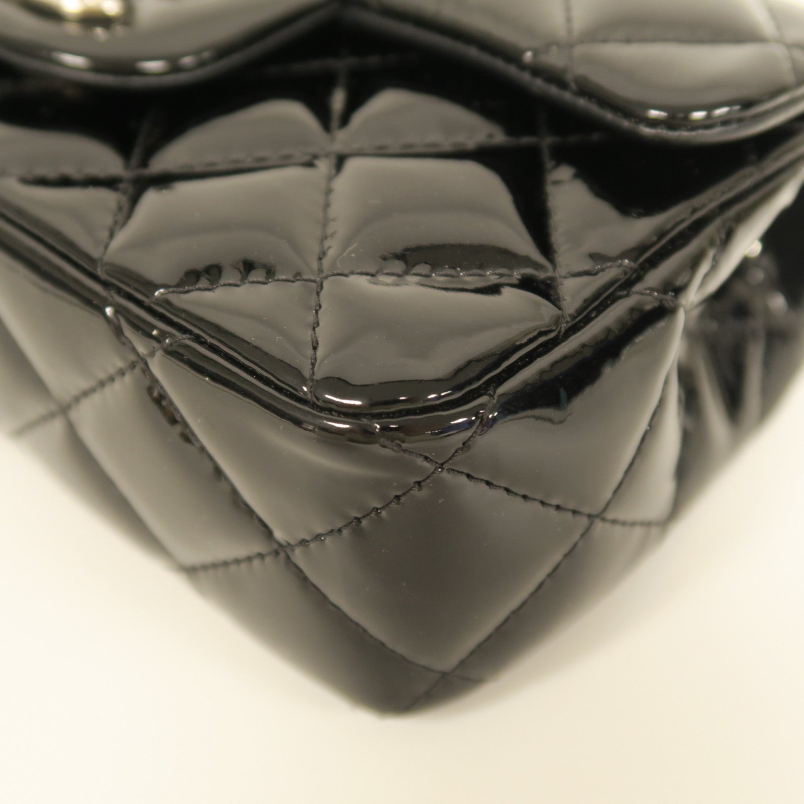 CHANEL 菱格漆皮皮革Chain Shoulder銀扣鏈帶肩背袋黑色