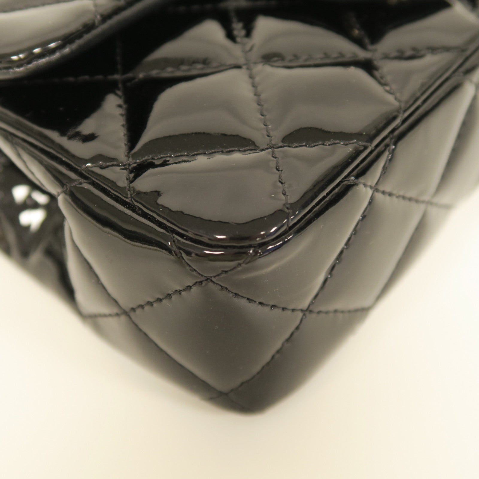 CHANEL 菱格漆皮皮革Chain Shoulder銀扣鏈帶肩背袋黑色
