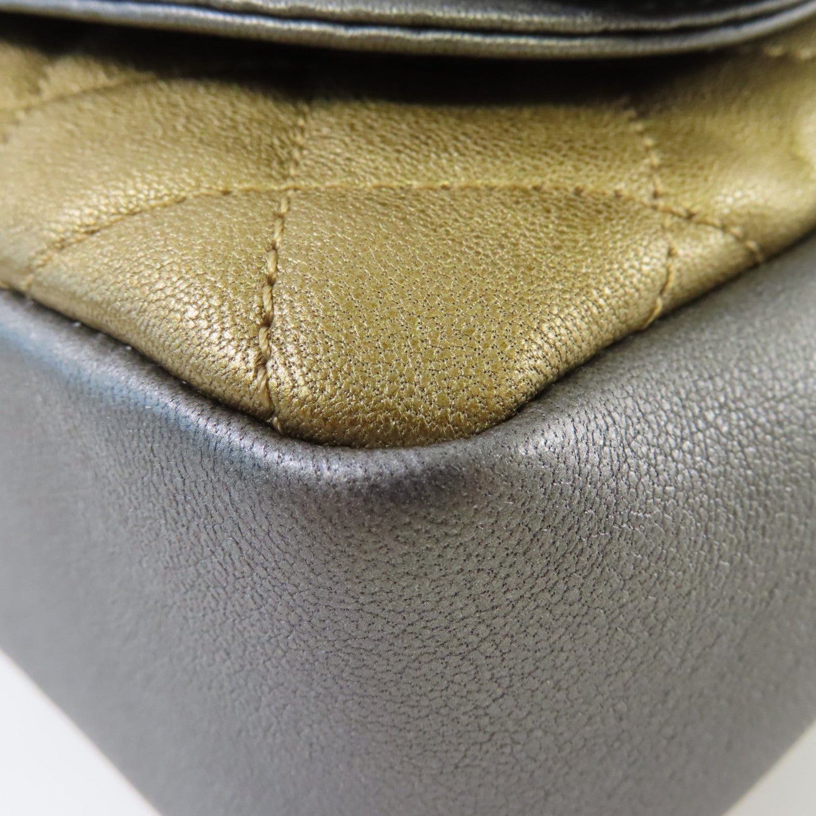 CHANEL 菱格牛皮皮革Camellia Flower Bag金扣鏈帶肩背袋灰色/金色