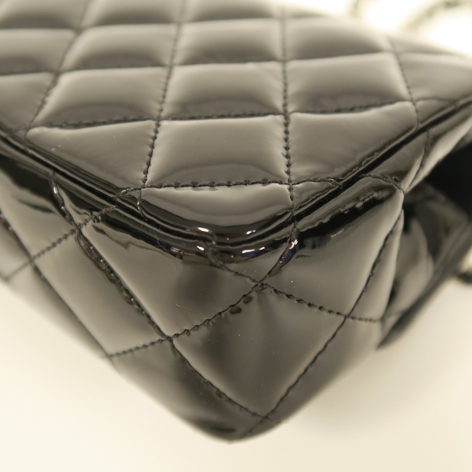 CHANEL 菱格漆皮皮革Chain Shoulder銀扣鏈帶肩背袋黑色