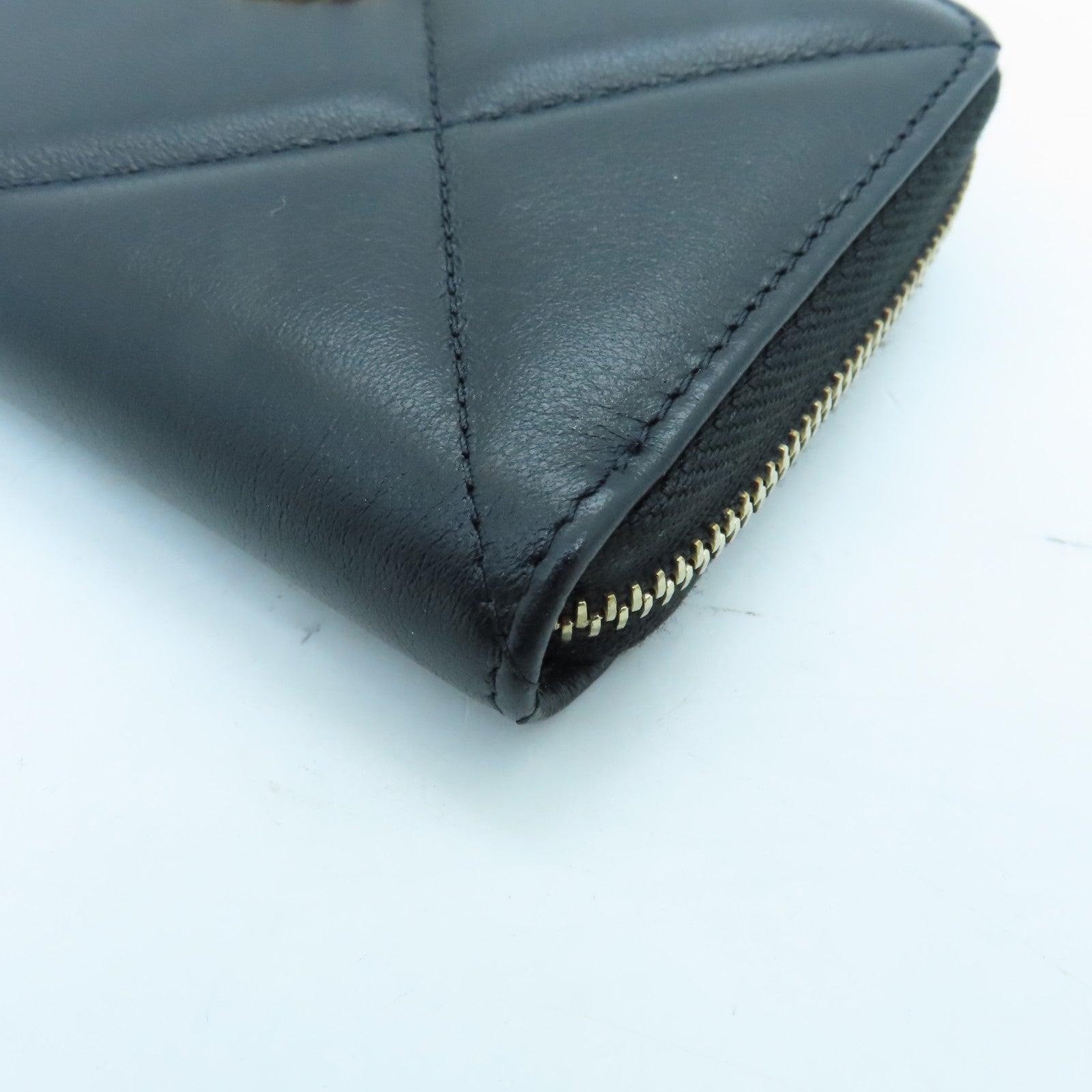 CHANEL rhombic cowhide leather Wallet gold buckle wallet black