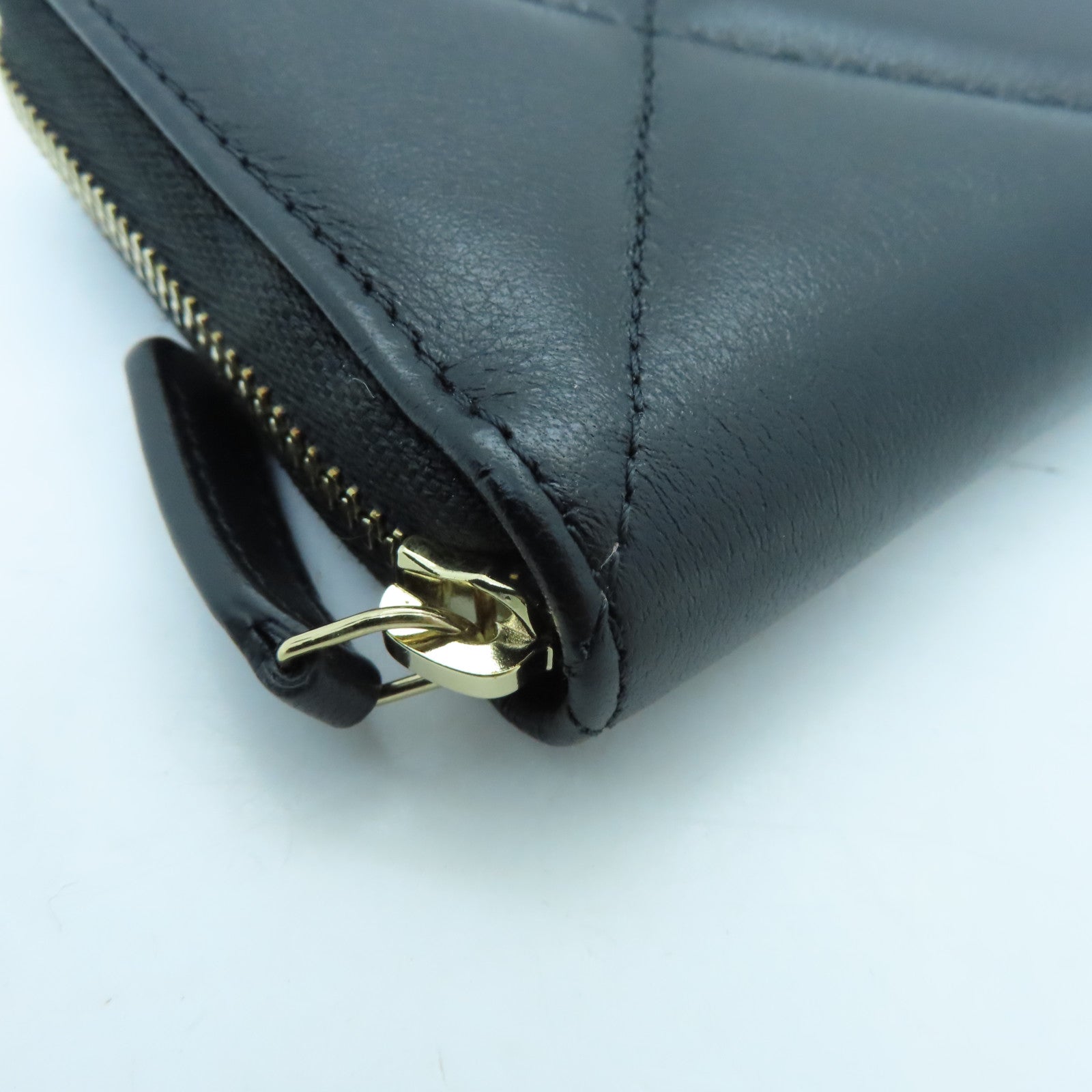 CHANEL rhombic cowhide leather Wallet gold buckle wallet black