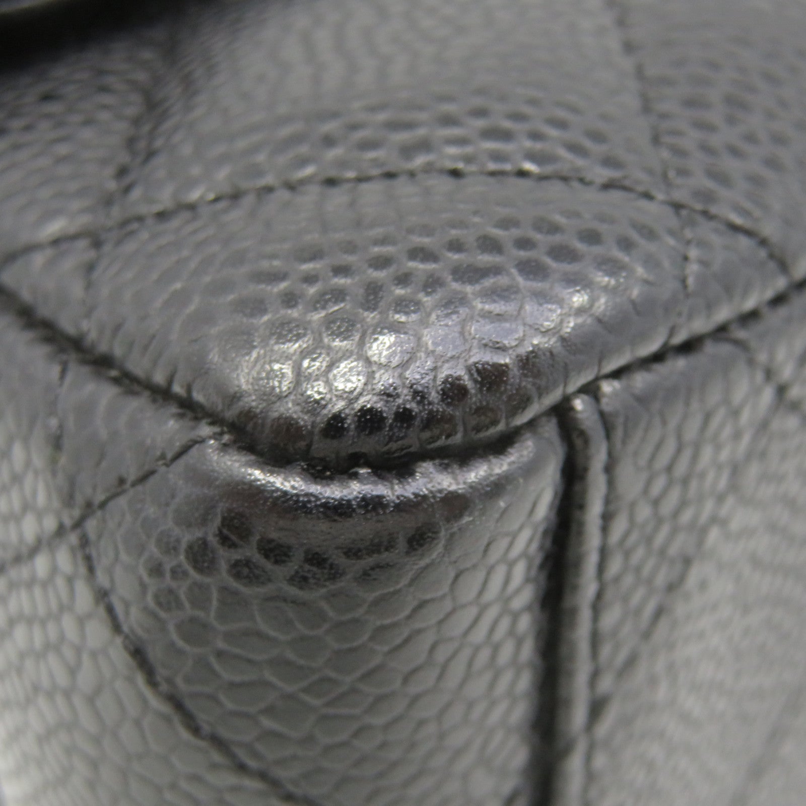 CHANEL Caviar皮革Maxi Jumbo Shoulder Bag银扣链带肩背袋黑色