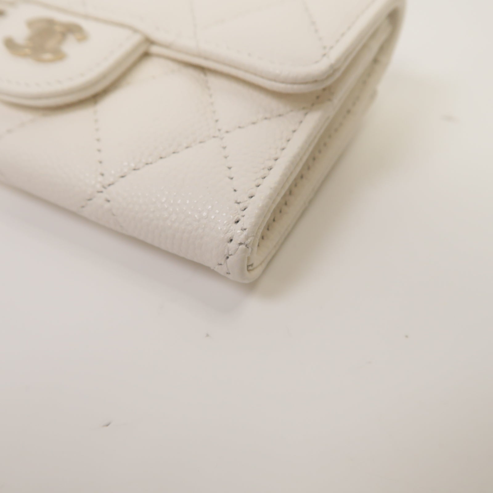 CHANEL 菱格Caviar皮革Card Case金扣卡片套白色