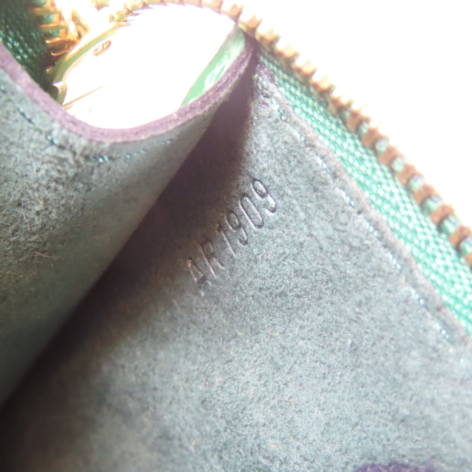 LOUIS VUITTON Epi Pochette Accessories金扣手挽袋綠色