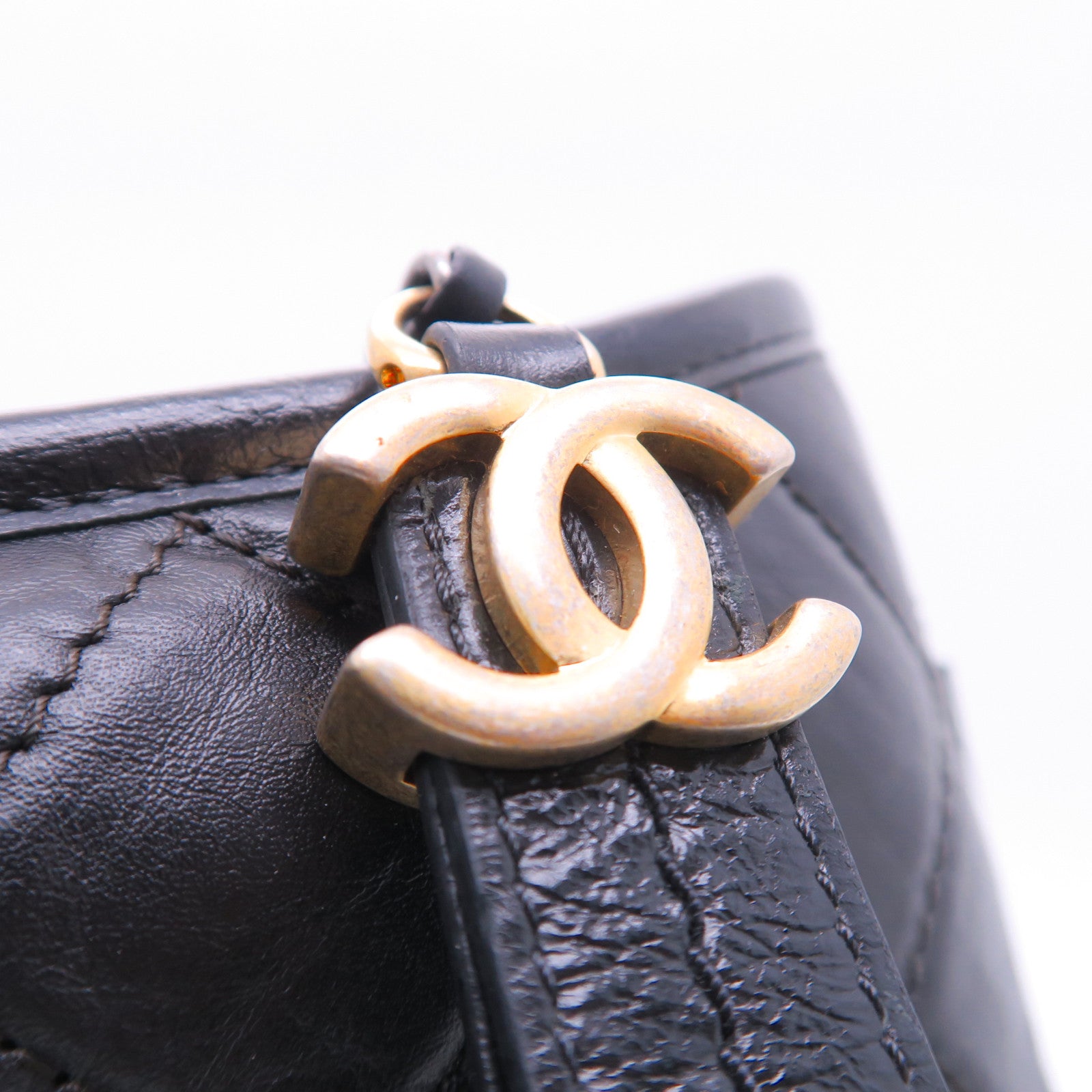 CHANEL 菱格牛皮皮革Gabreille Medium金银扣肩背袋黑色