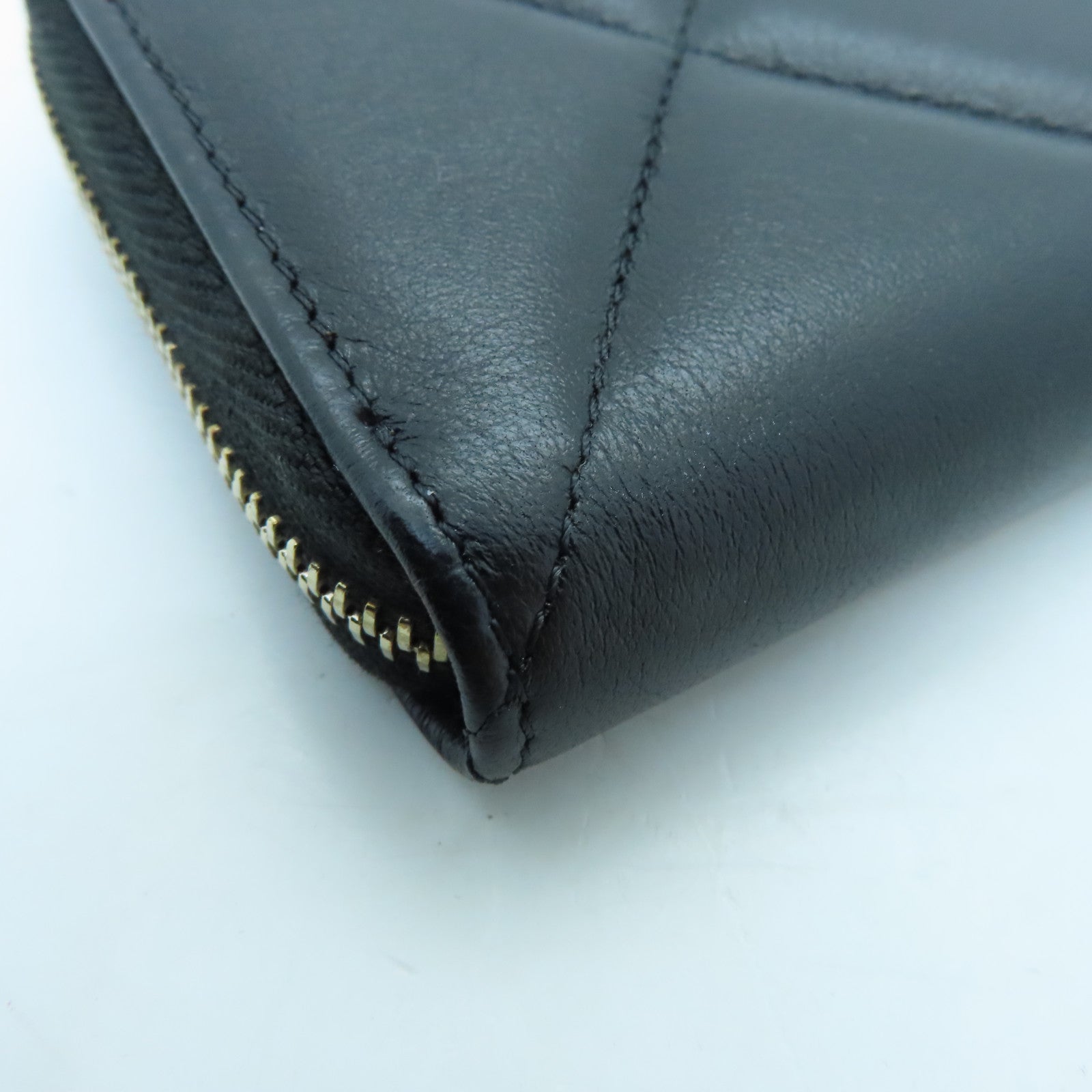 CHANEL rhombic cowhide leather Wallet gold buckle wallet black