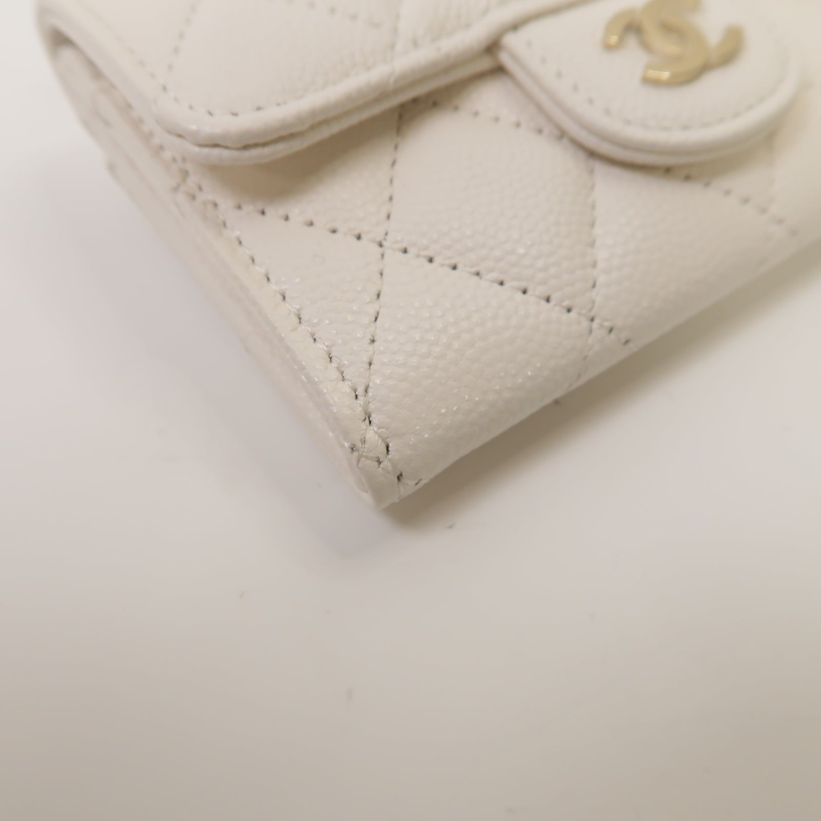 CHANEL 菱格Caviar皮革Card Case金扣卡片套白色