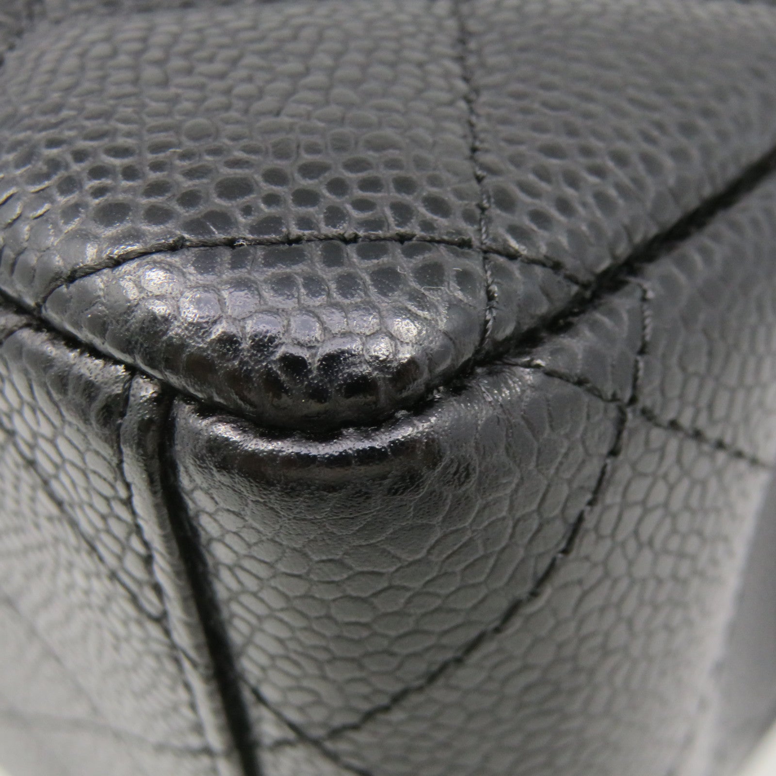 CHANEL Caviar皮革Maxi Jumbo Shoulder Bag银扣链带肩背袋黑色