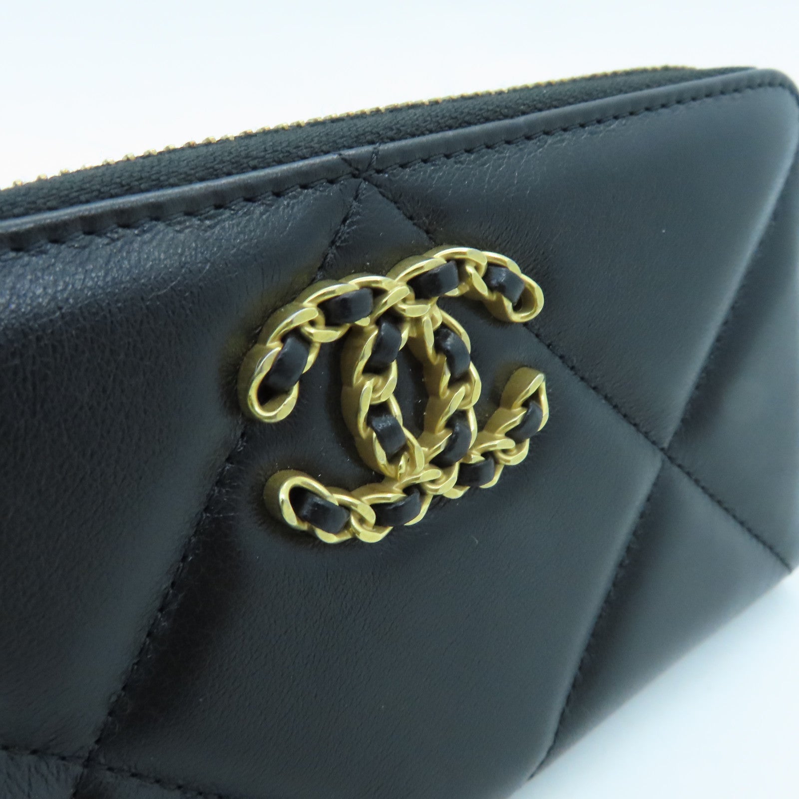 CHANEL rhombic cowhide leather Wallet gold buckle wallet black