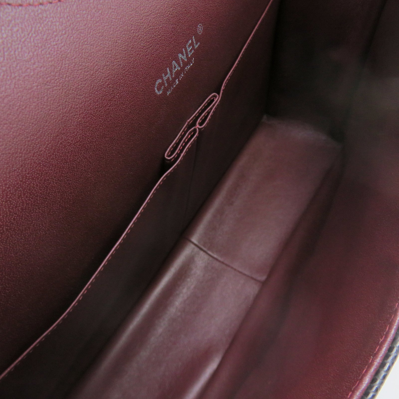 CHANEL Caviar皮革Maxi Jumbo Shoulder Bag银扣链带肩背袋黑色