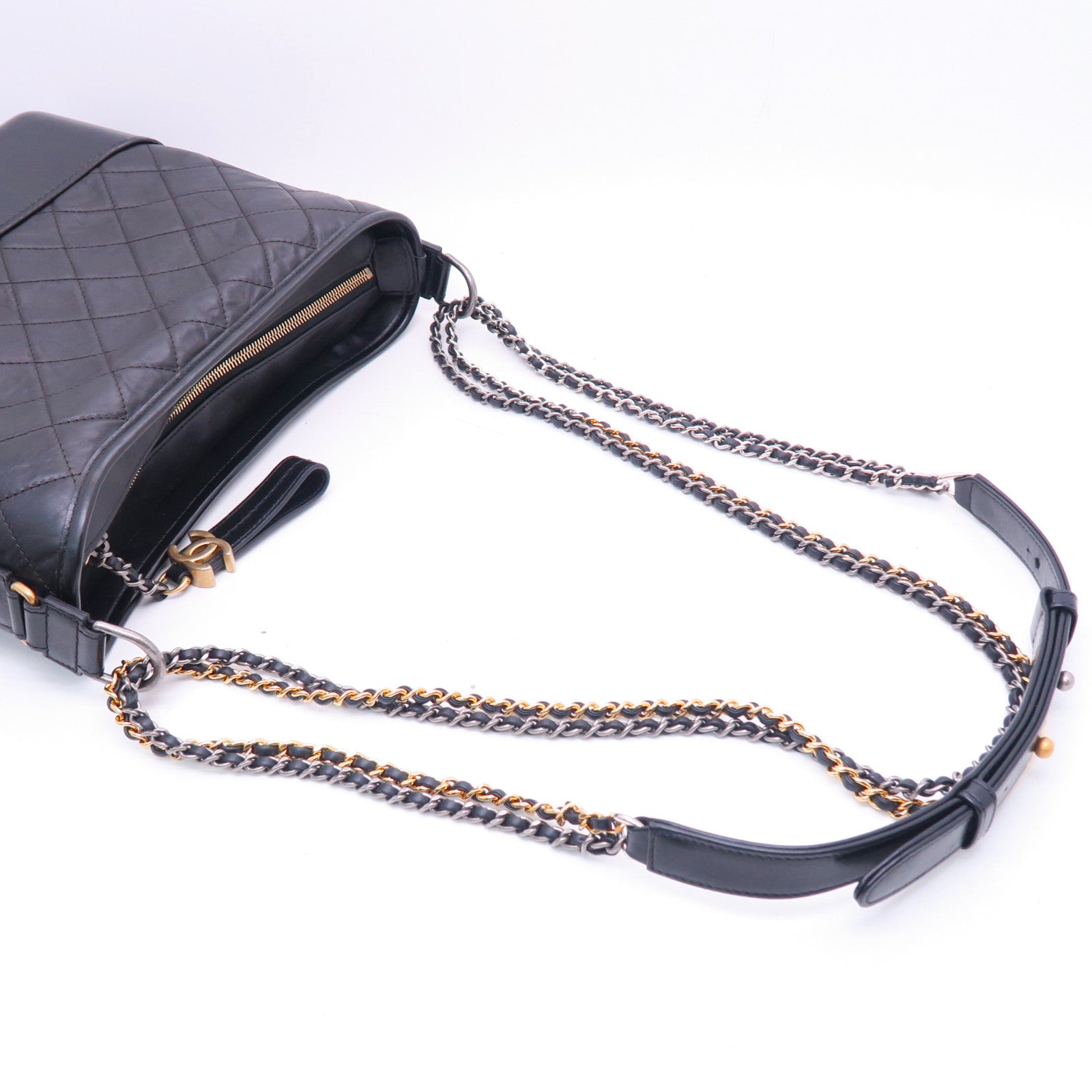 CHANEL 菱格牛皮皮革Gabreille Medium金银扣肩背袋黑色
