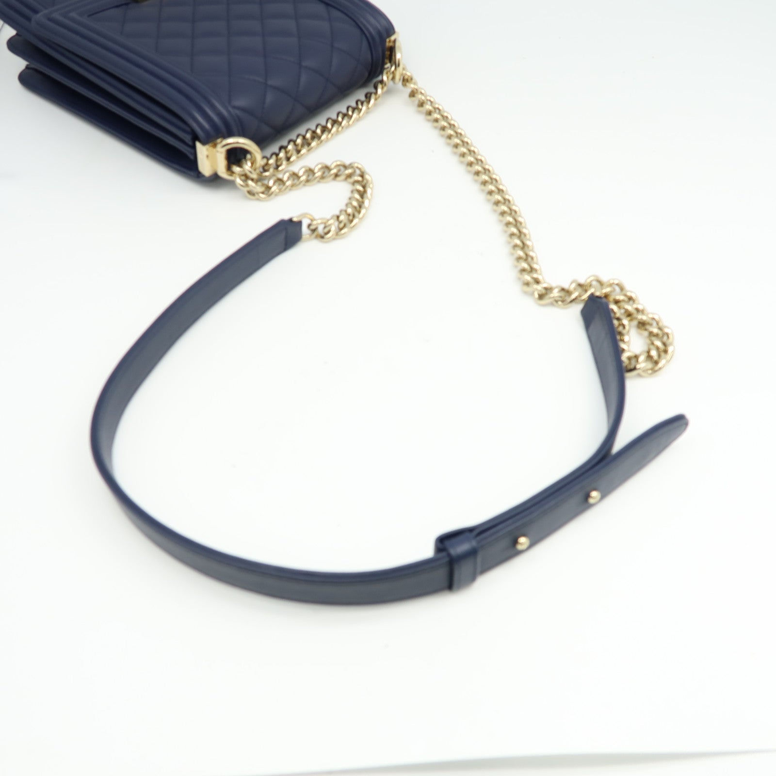CHANEL 菱格牛皮皮革Boy North South Chain Shoulder Bag金扣鏈帶肩背袋藍色