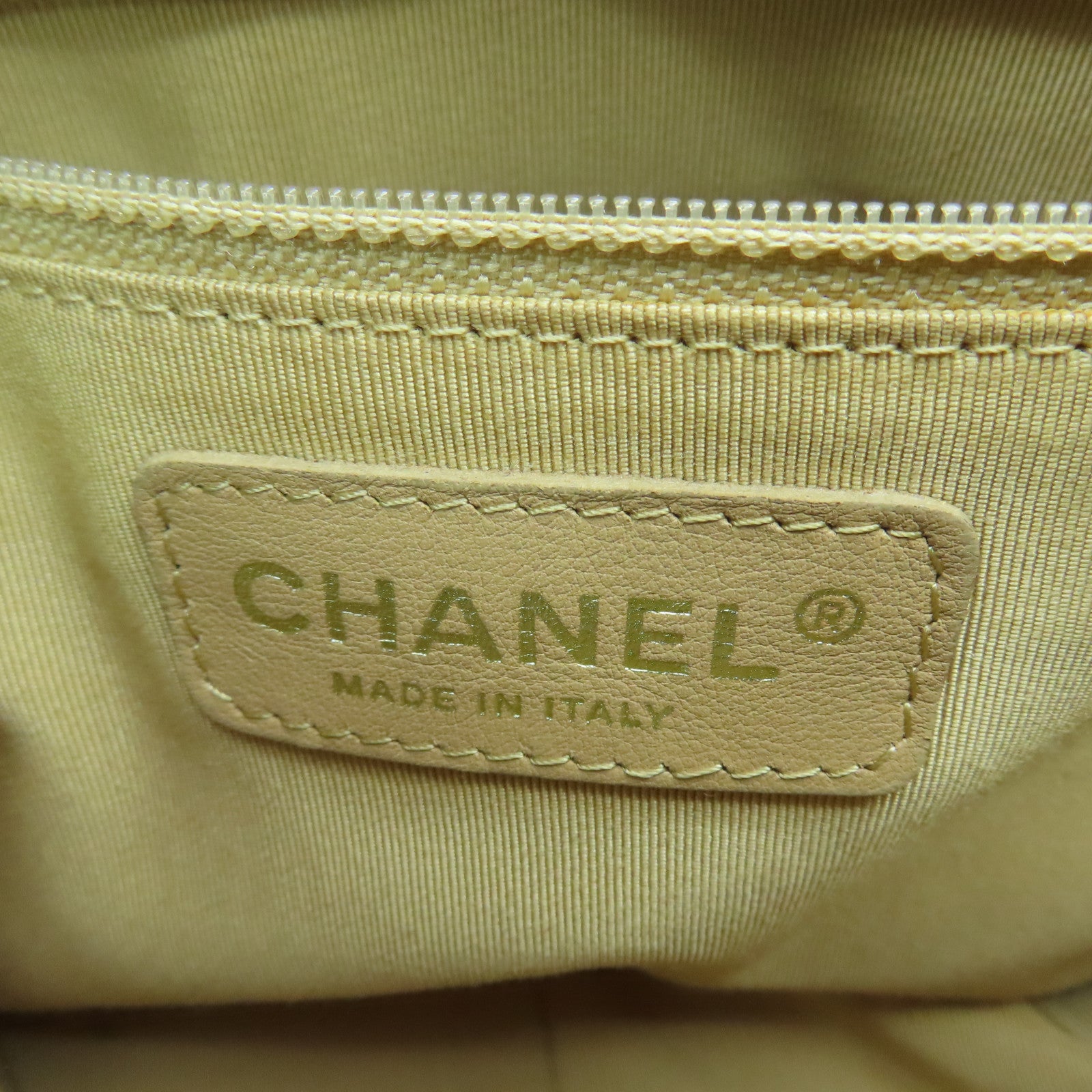 CHANEL 菱格Caviar皮革Timeless CC金扣鏈帶肩背袋米色