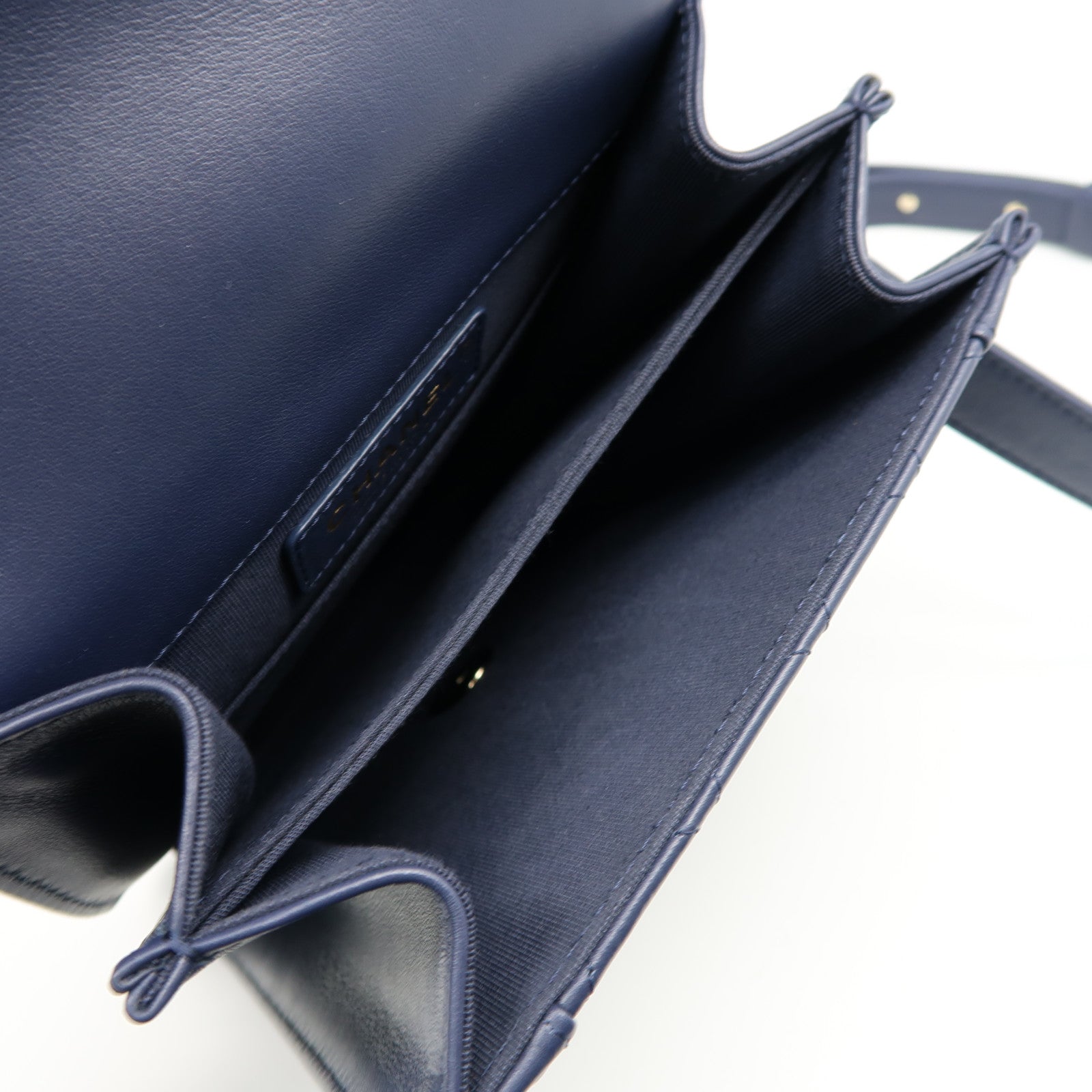 CHANEL 菱格牛皮皮革Boy North South Chain Shoulder Bag金扣鏈帶肩背袋藍色