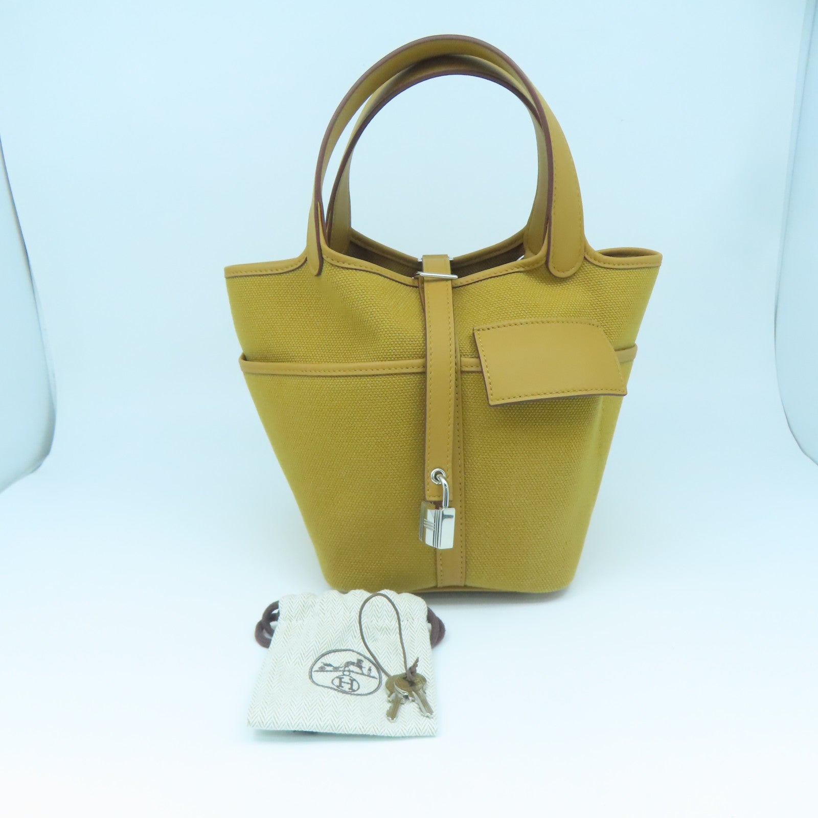 HERMES Swift Leather/Toile Geoland Canvas Picotin Cargo PM Silver Button Handle Bag Sesame