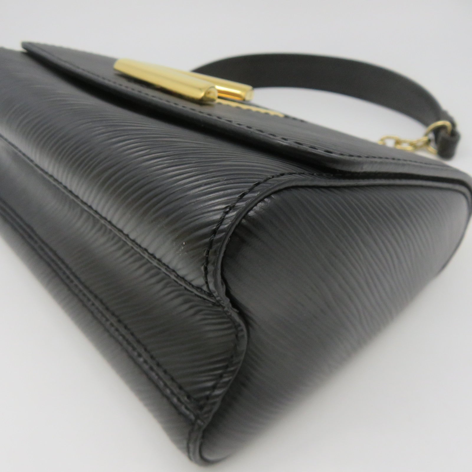 LOUIS VUITTON Epi Twist PM Gold Buckle Shoulder Bag Black