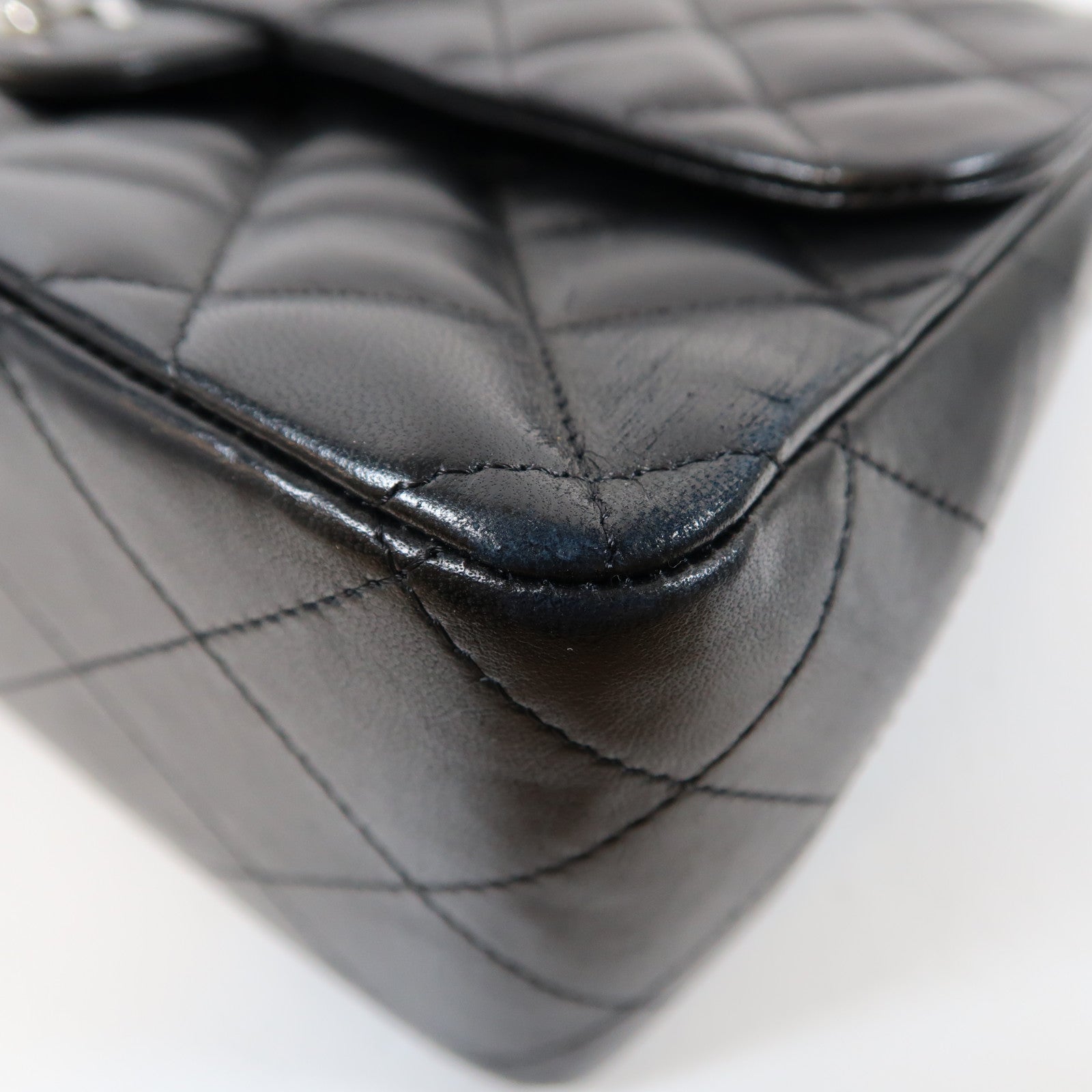 CHANEL 菱格羊皮皮革Classic Flap Jumbo銀扣鏈帶肩背袋黑色