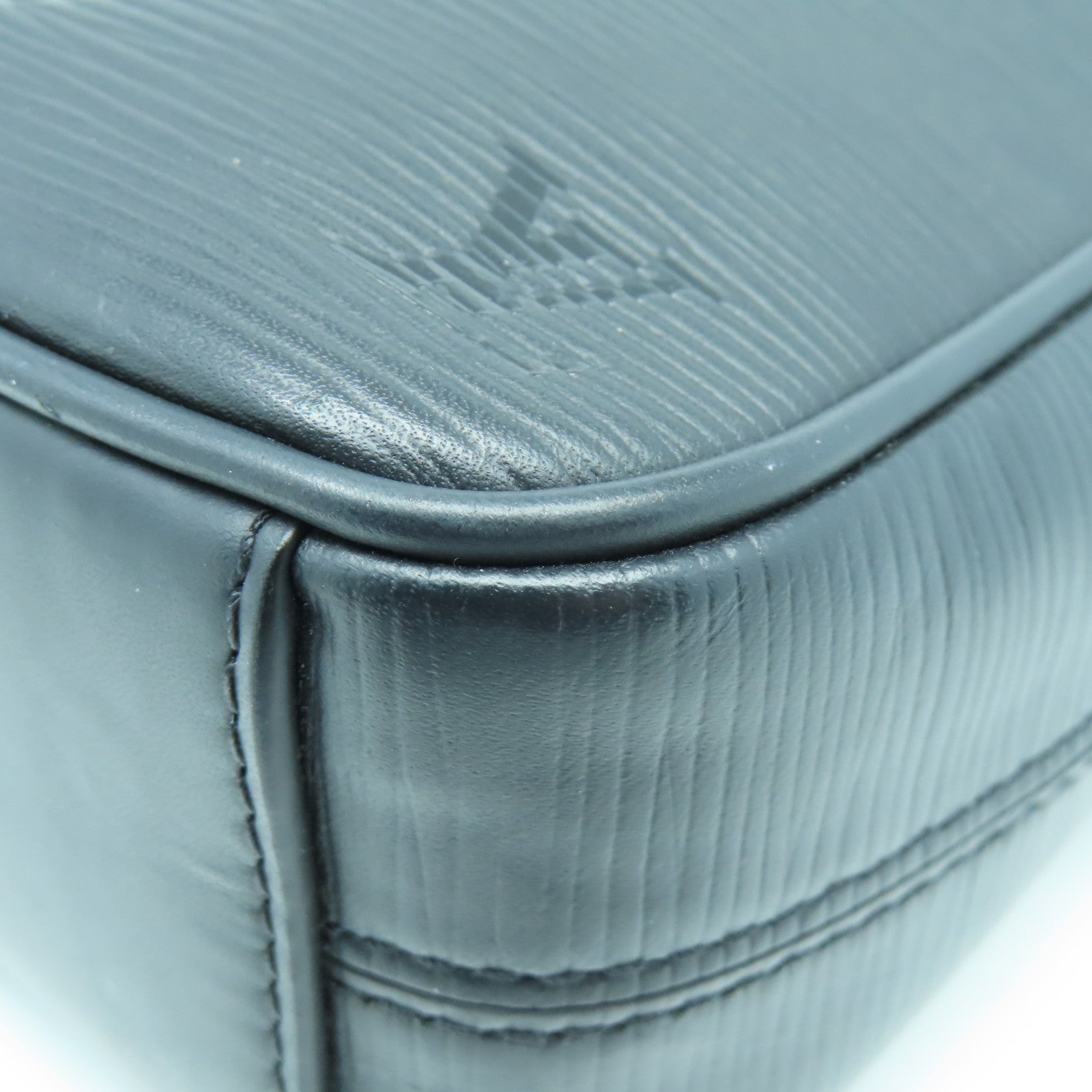 LOUIS VUITTON Epi Danube Supreme銀扣肩背袋黑色