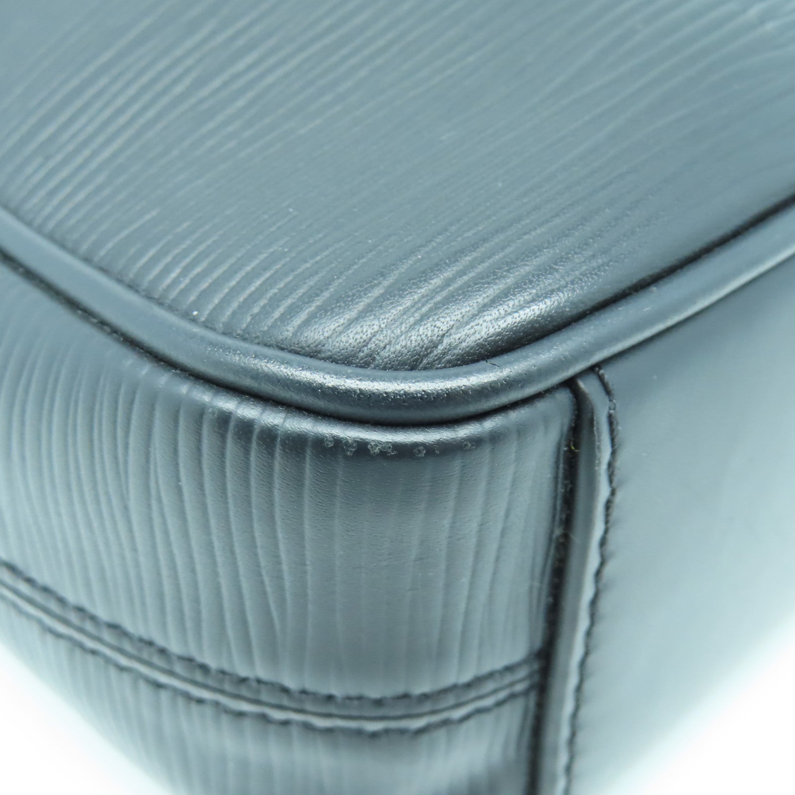 LOUIS VUITTON Epi Danube Supreme銀扣肩背袋黑色