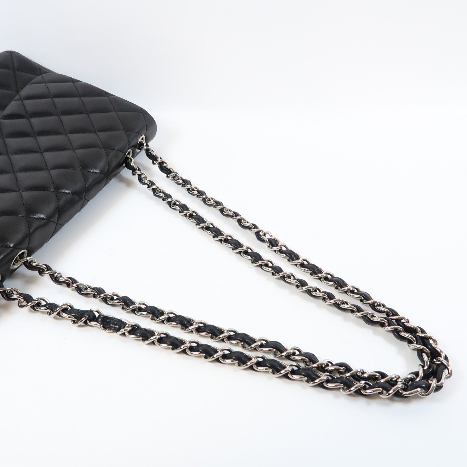 CHANEL 菱格羊皮皮革Classic Flap Jumbo銀扣鏈帶肩背袋黑色
