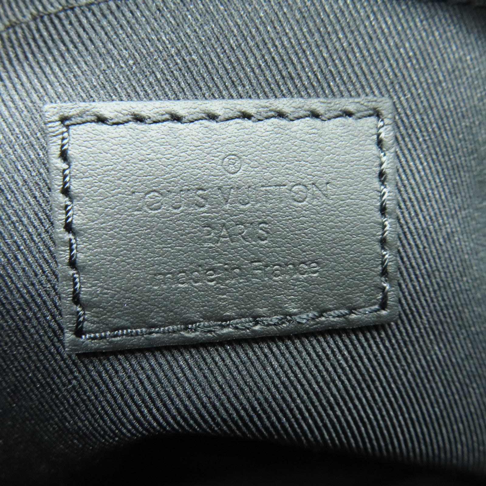 LOUIS VUITTON Monogram Taurillon S Lock Bag黑扣肩背袋黑色