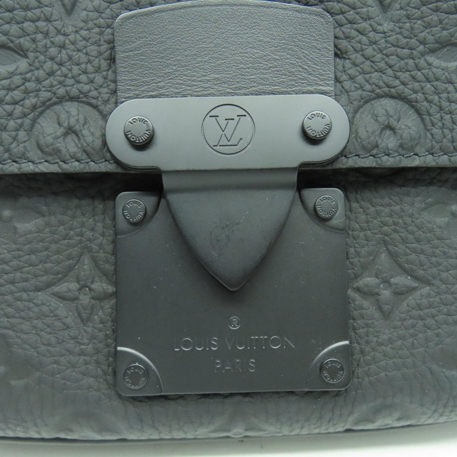 LOUIS VUITTON Monogram Taurillon S Lock Bag黑扣肩背袋黑色