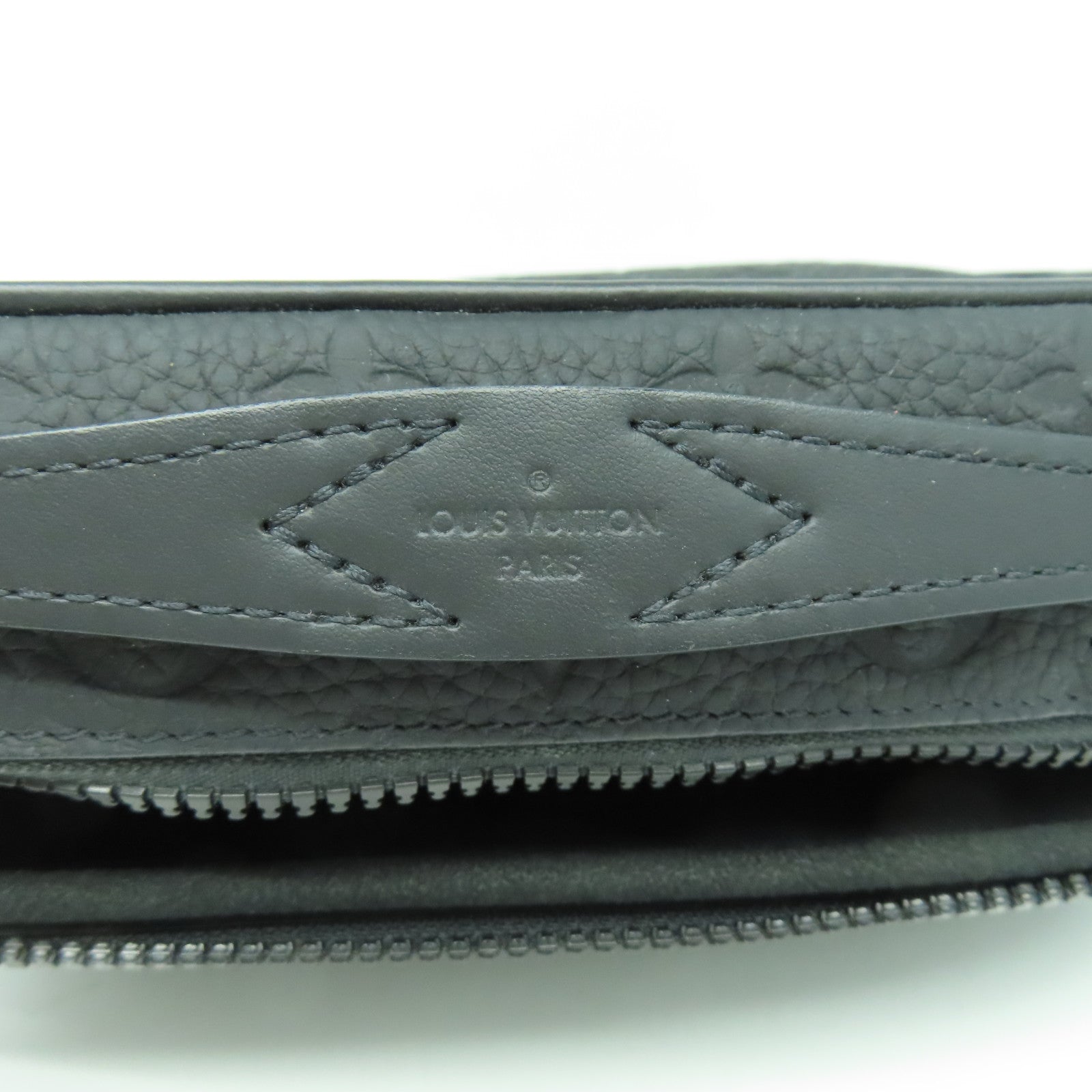 LOUIS VUITTON Monogram Taurillon S Lock Bag黑扣肩背袋黑色