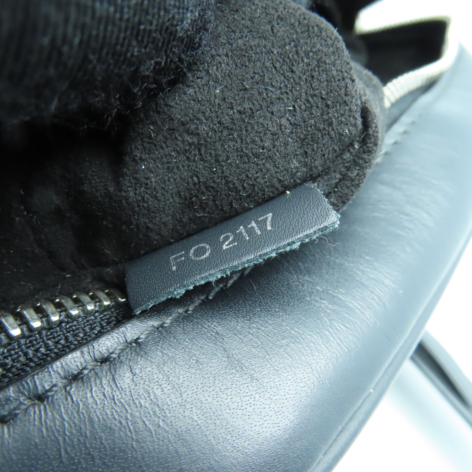 LOUIS VUITTON Epi Danube Supreme銀扣肩背袋黑色