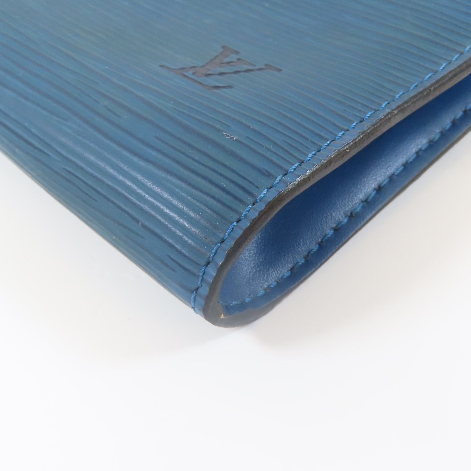 LOUIS VUITTON Epi Pochette Accessories金扣手挽袋藍色