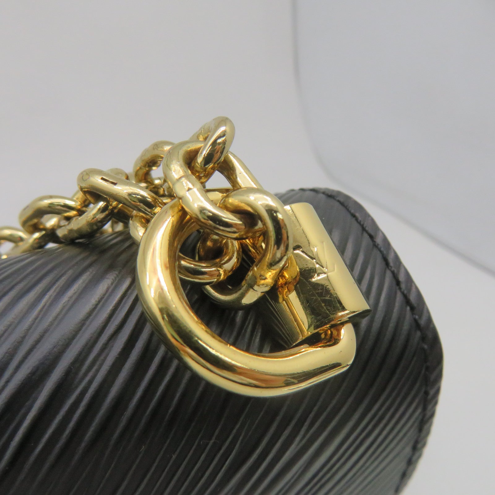 LOUIS VUITTON Epi Twist PM Gold Buckle Shoulder Bag Black
