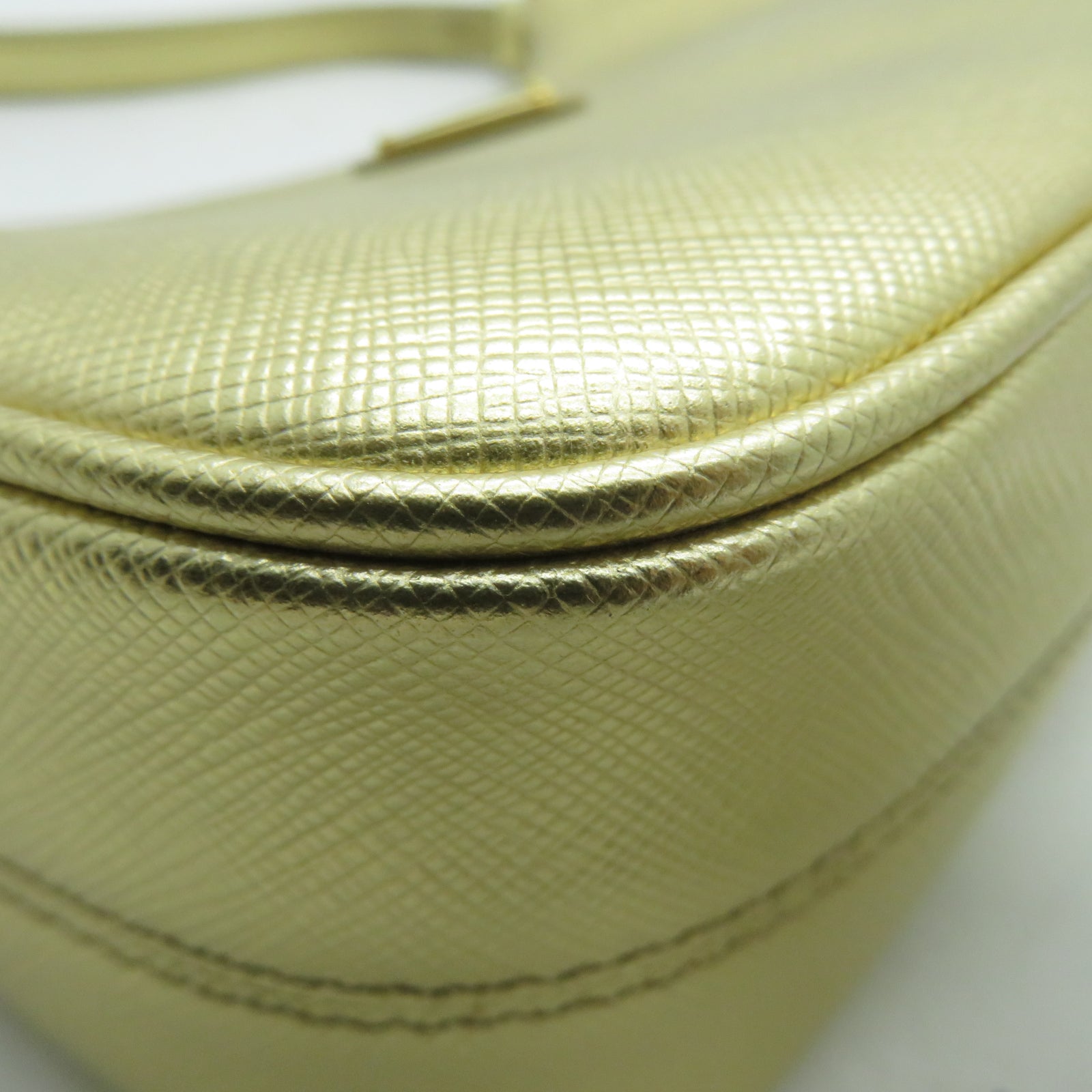 PRADA 牛皮皮革Shoulder Bag金扣肩背袋金色