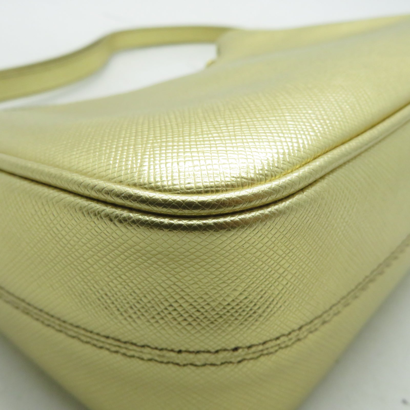 PRADA 牛皮皮革Shoulder Bag金扣肩背袋金色