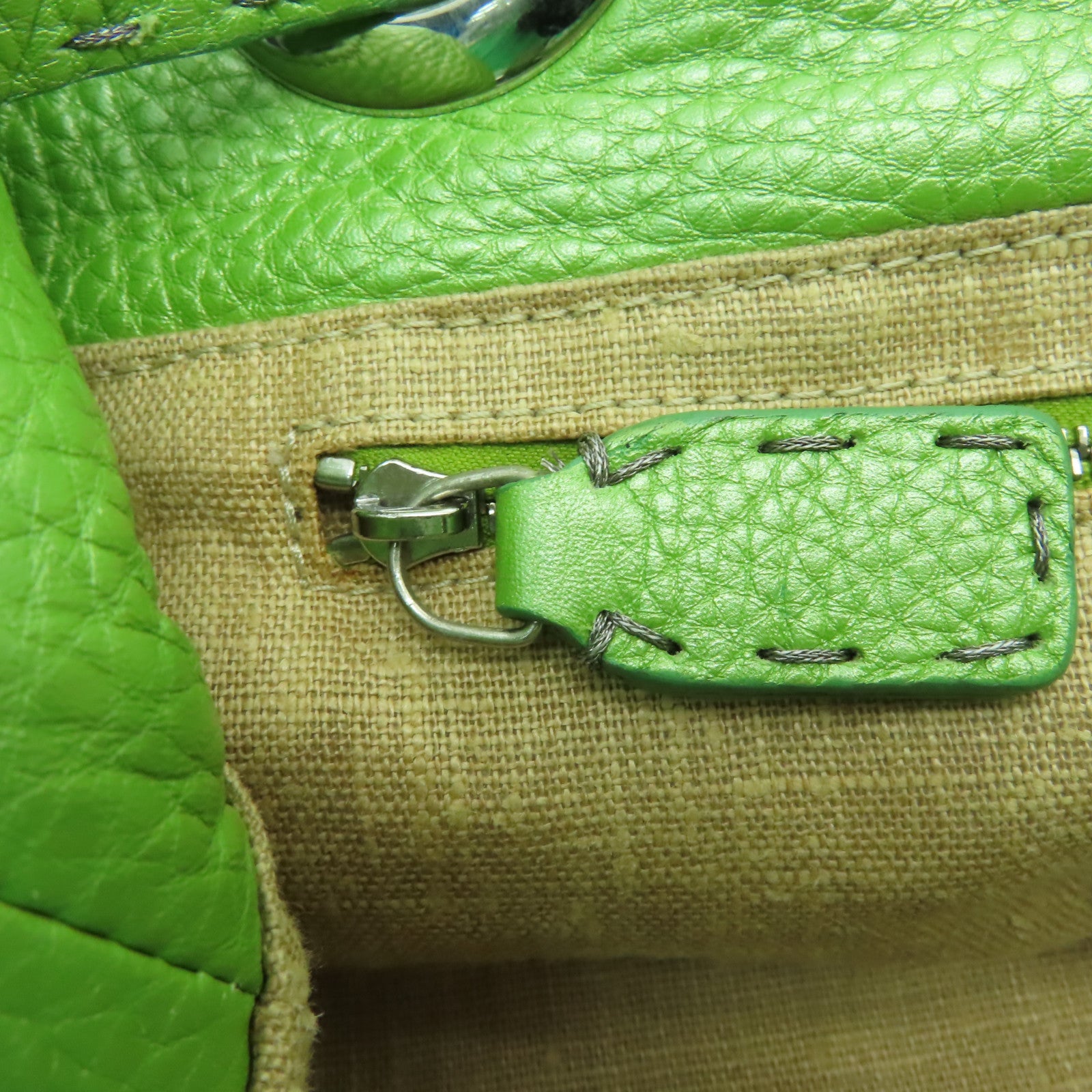 FENDI 牛皮皮革Handbag銀扣肩背袋綠色