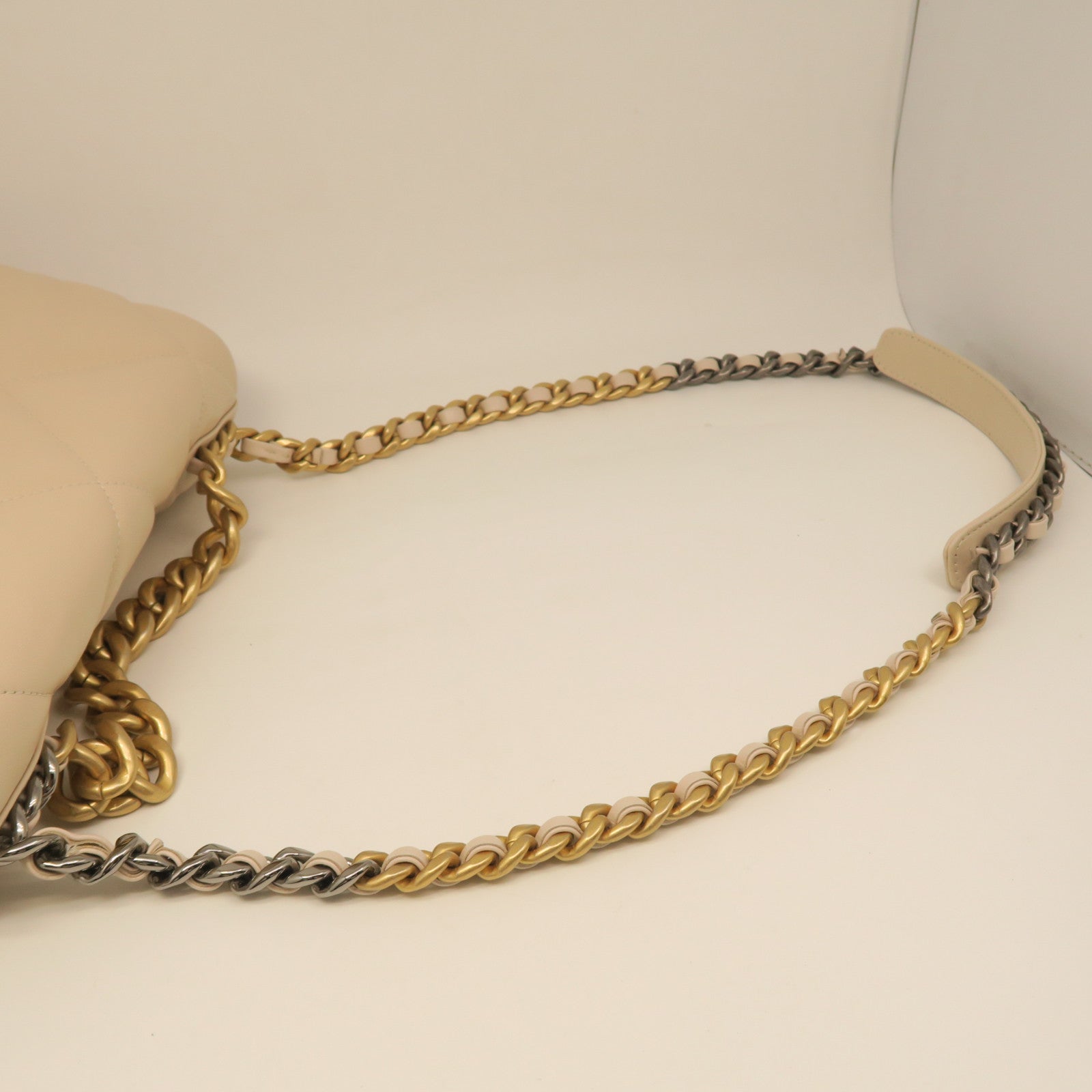 CHANEL rhombic sheepskin leather Chanel 19 Large gold buckle handle shoulder shoulder bag beige