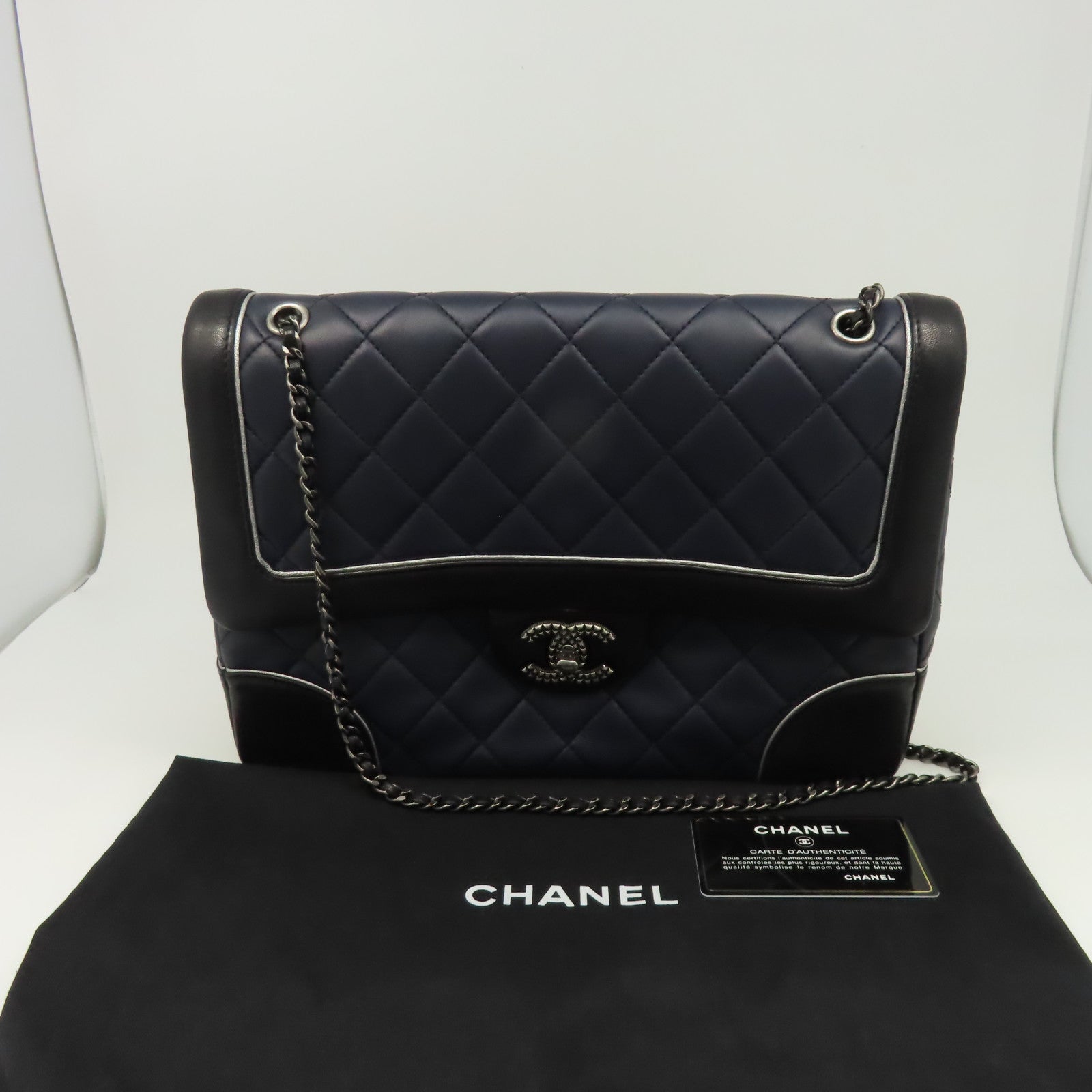 CHANEL 菱格羊皮皮革Chain Shoulder銀扣鏈帶肩背袋深藍色/黑色