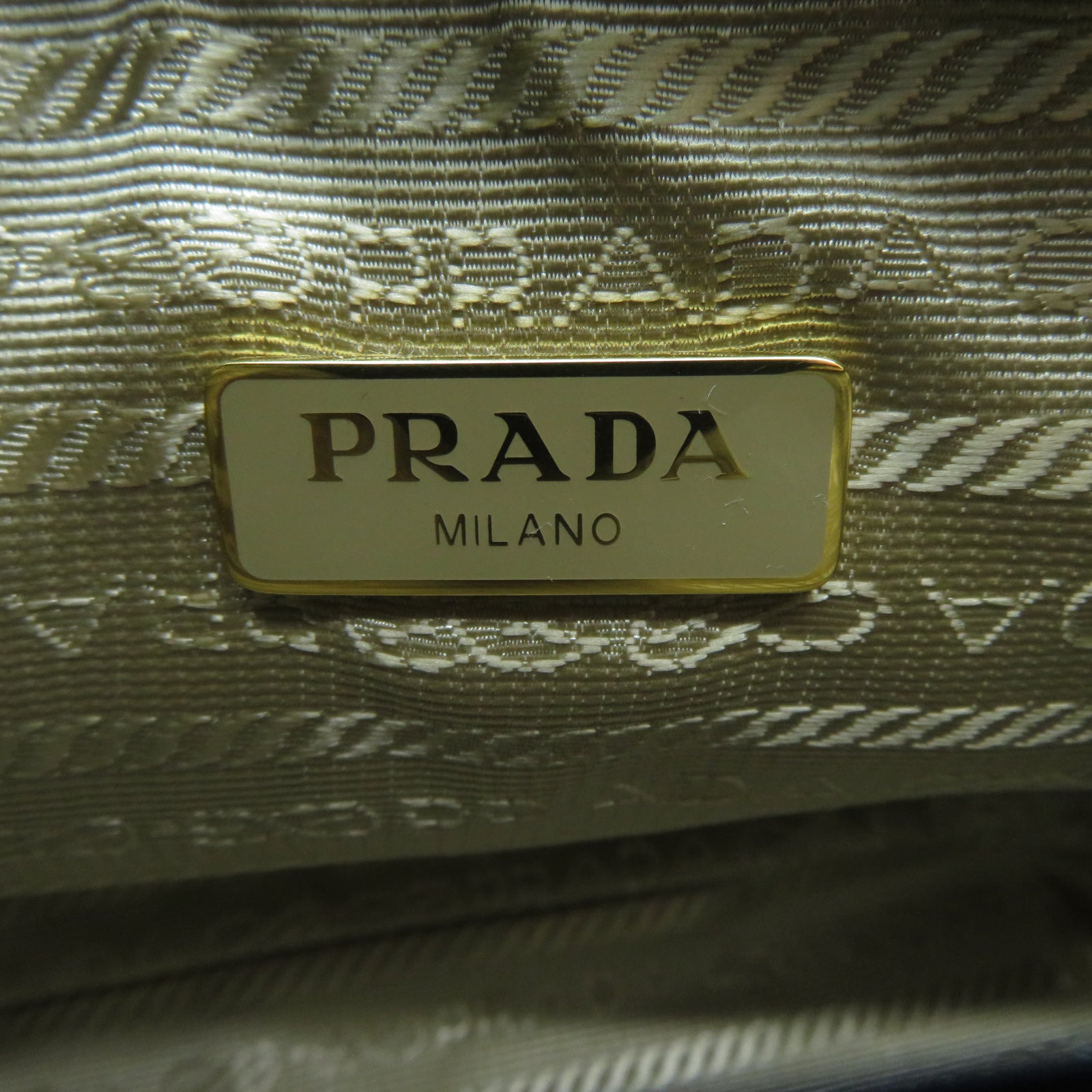 PRADA 牛皮皮革Shoulder Bag金扣肩背袋金色